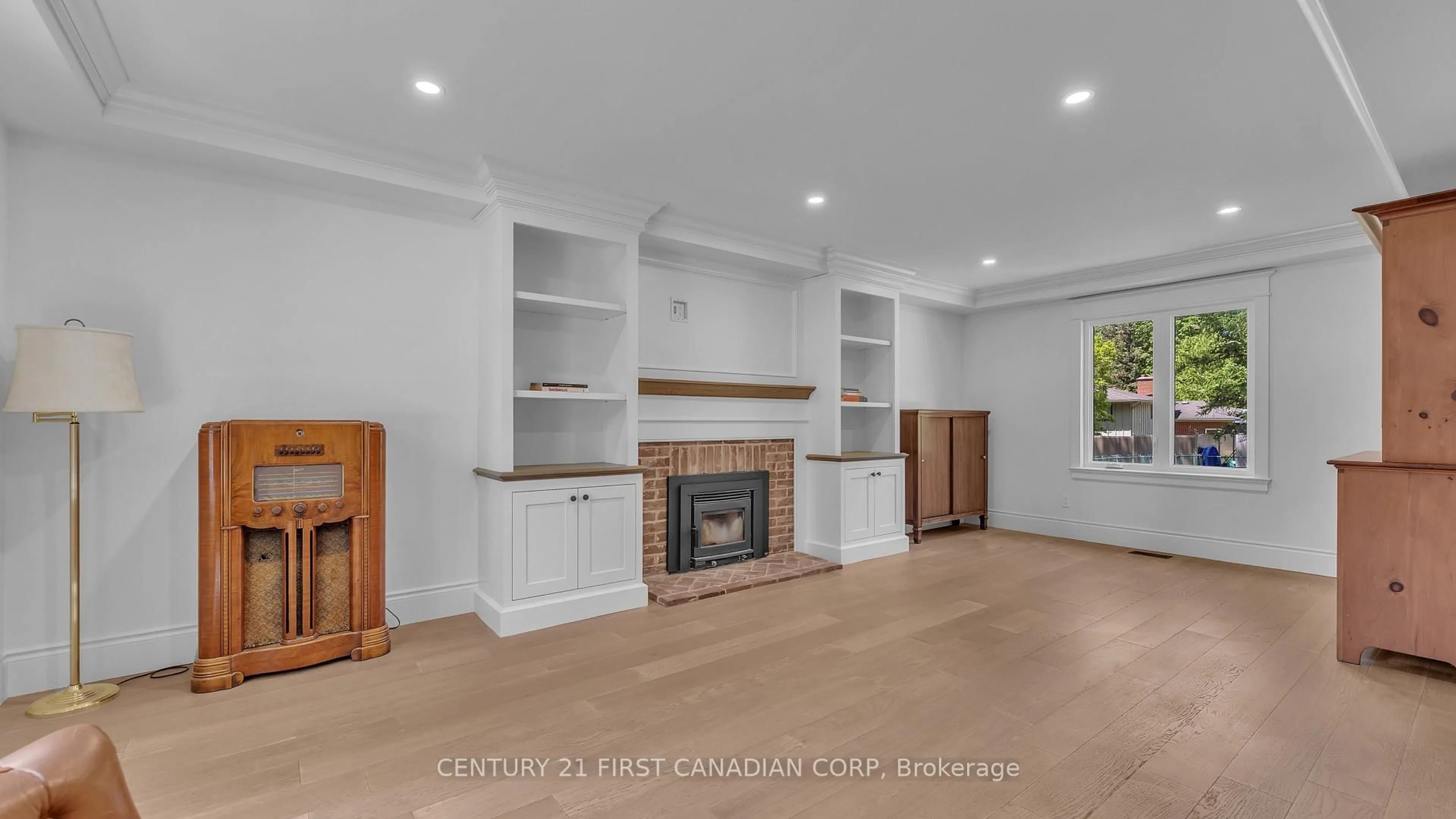 Living room with furniture, unknown for 54 Lloyd Manor Cres, London North Ontario N6H 3Z3
