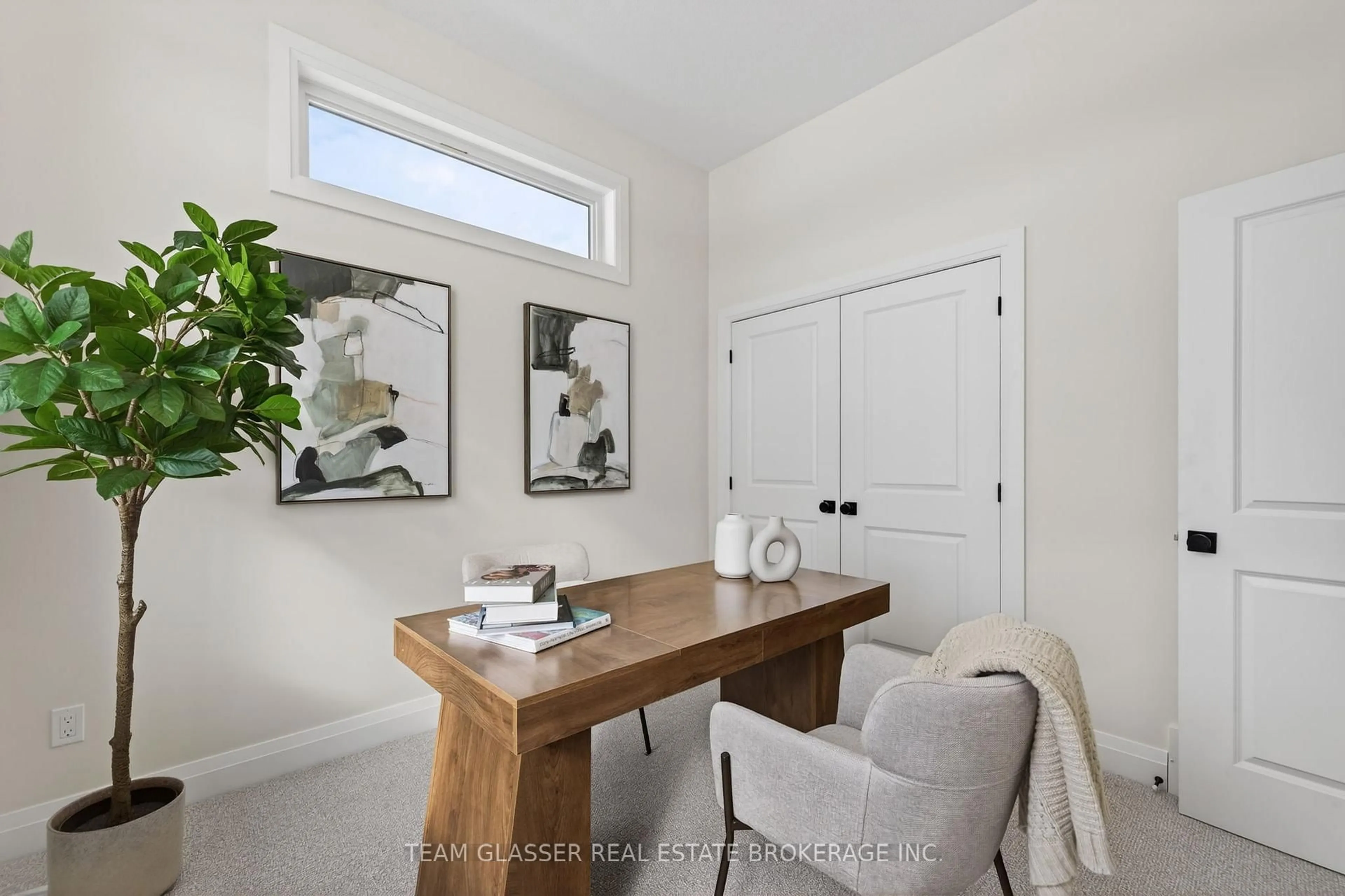 Indoor entryway for 22 Dearing Dr, South Huron Ontario N0M 1T0