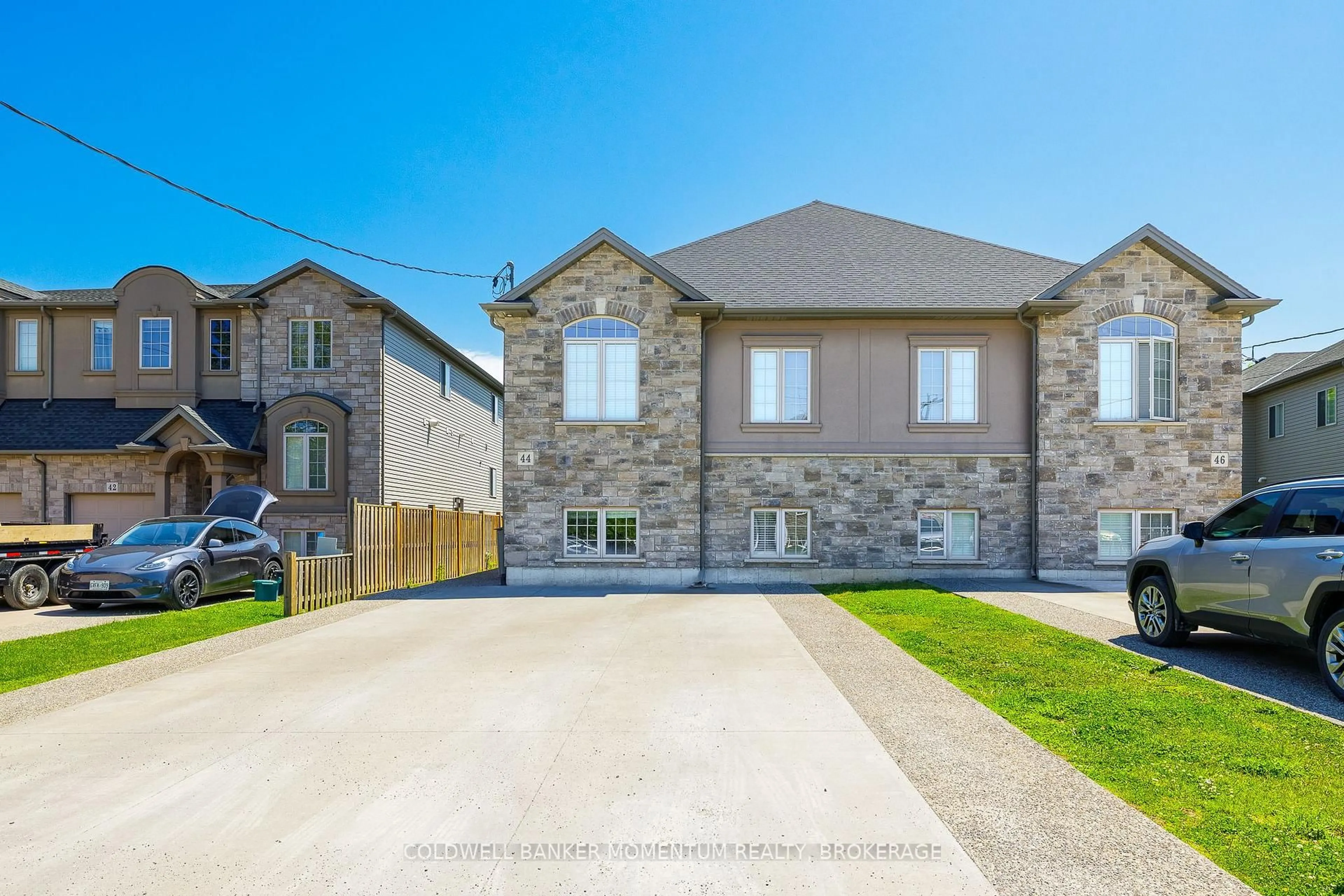 Home with brick exterior material, street for 44 Cleveland St, Thorold Ontario L2V 3K4