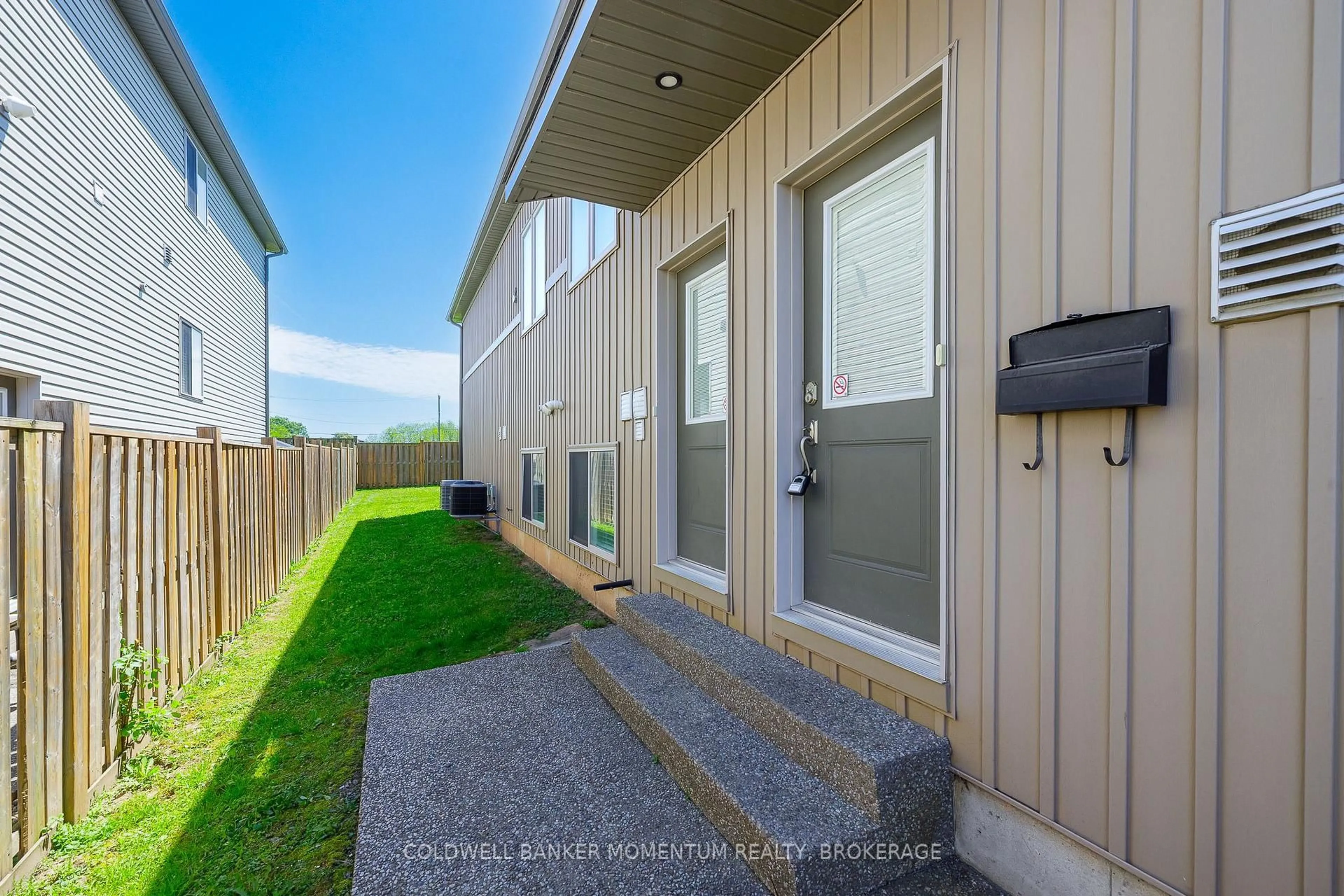 Home with vinyl exterior material, street for 44 Cleveland St, Thorold Ontario L2V 3K4