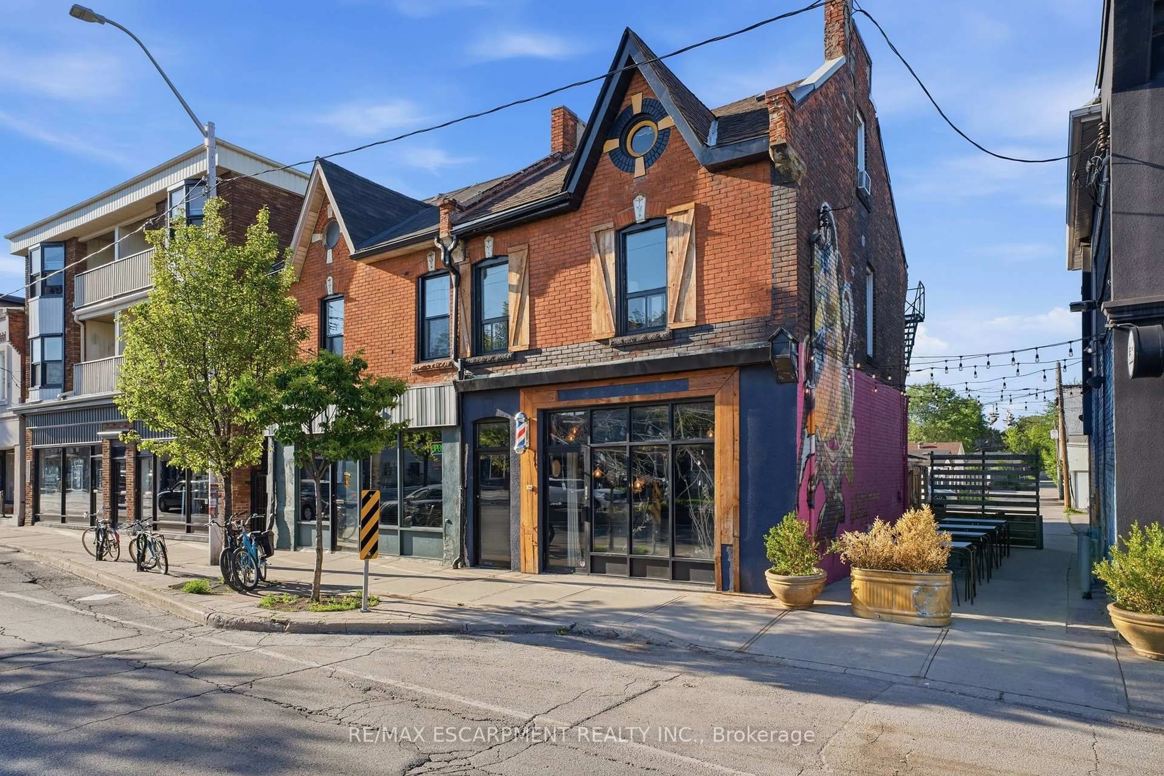 Unknown for 355 Barton St, Hamilton Ontario L8L 2X6