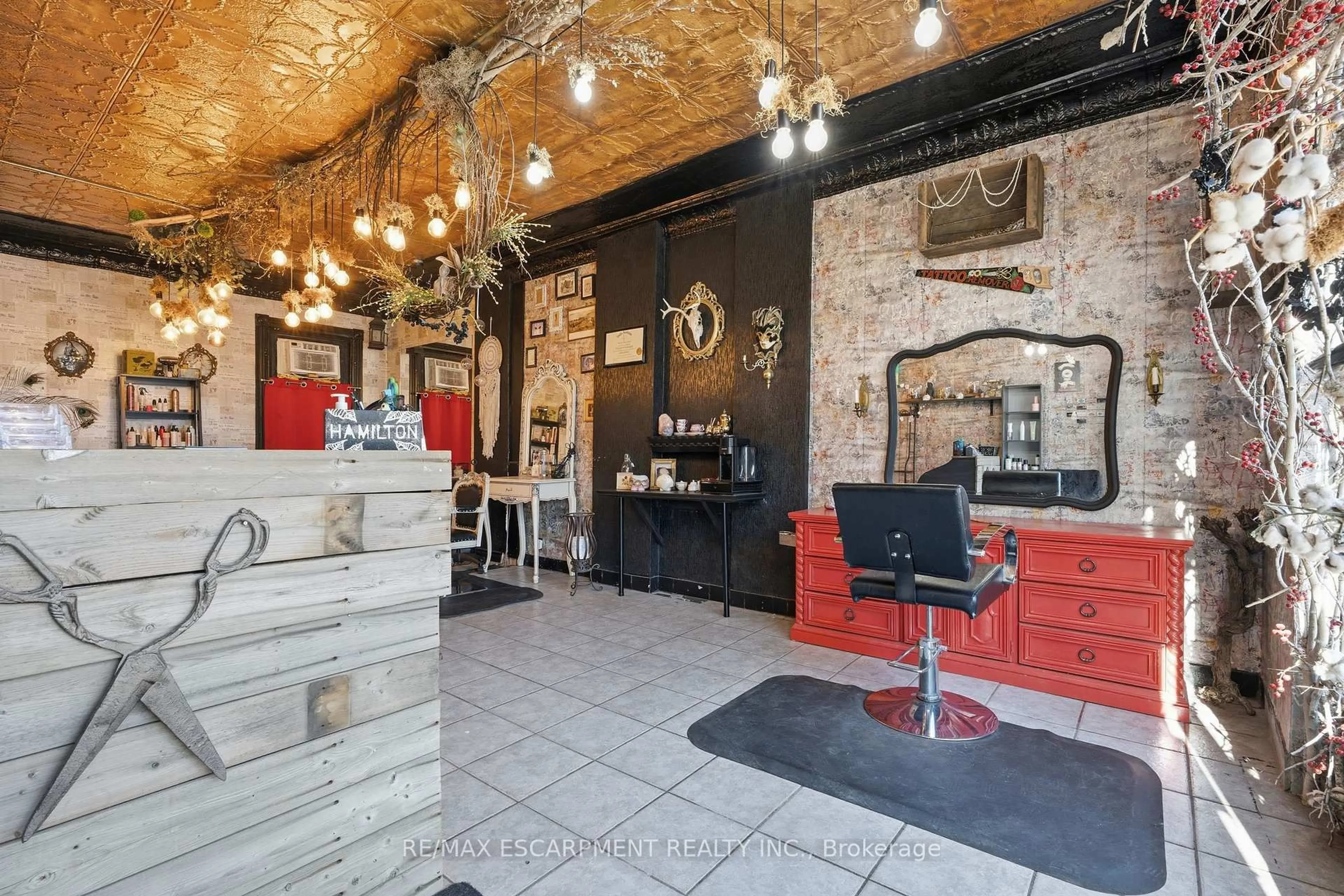 Unknown for 355 Barton St, Hamilton Ontario L8L 2X6