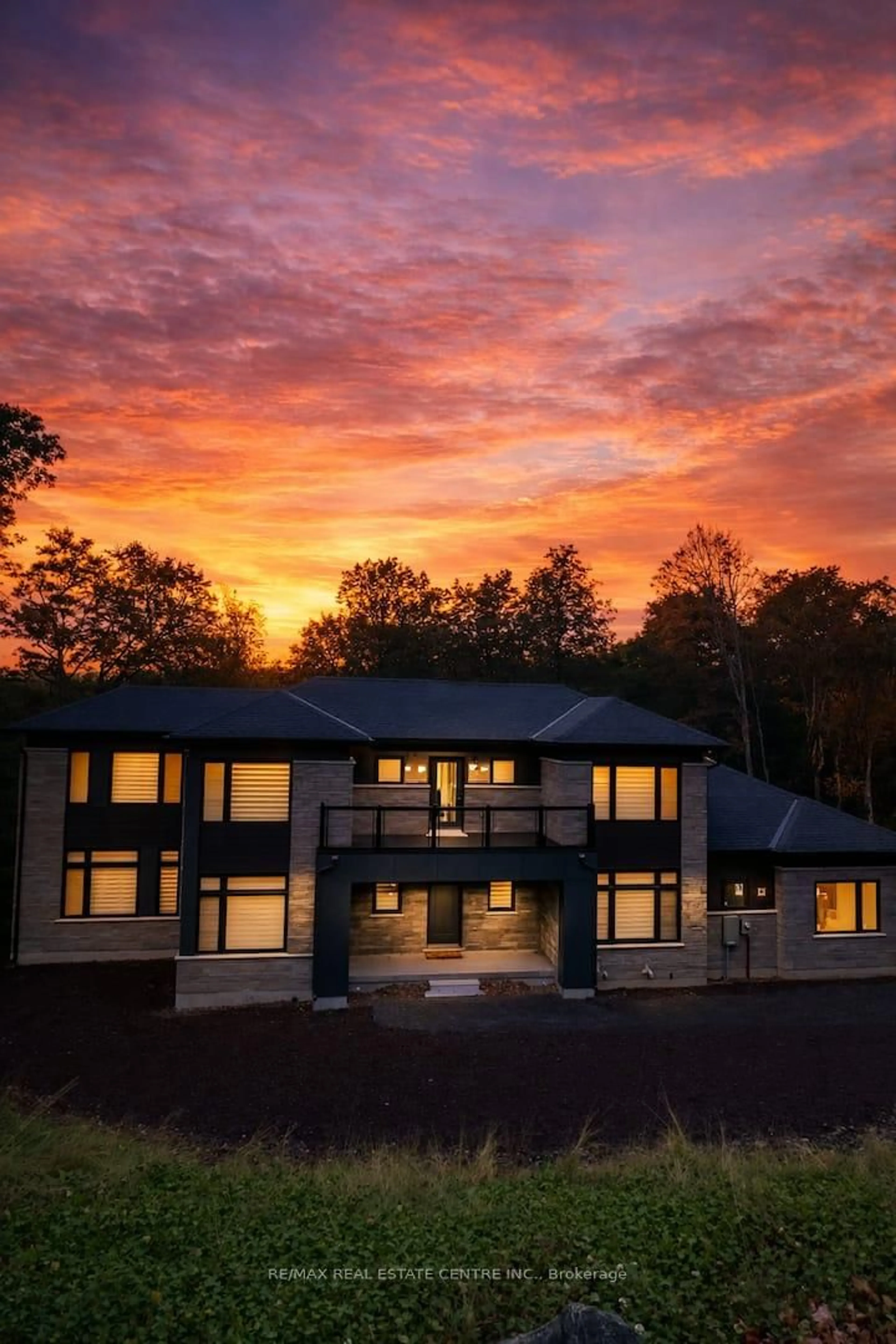 A pic from outside/outdoor area/front of a property/back of a property/a pic from drone, unknown for 1007 Badger Hil Badger Hill Rd #70, Lake of Bays Ontario P1H 0K1