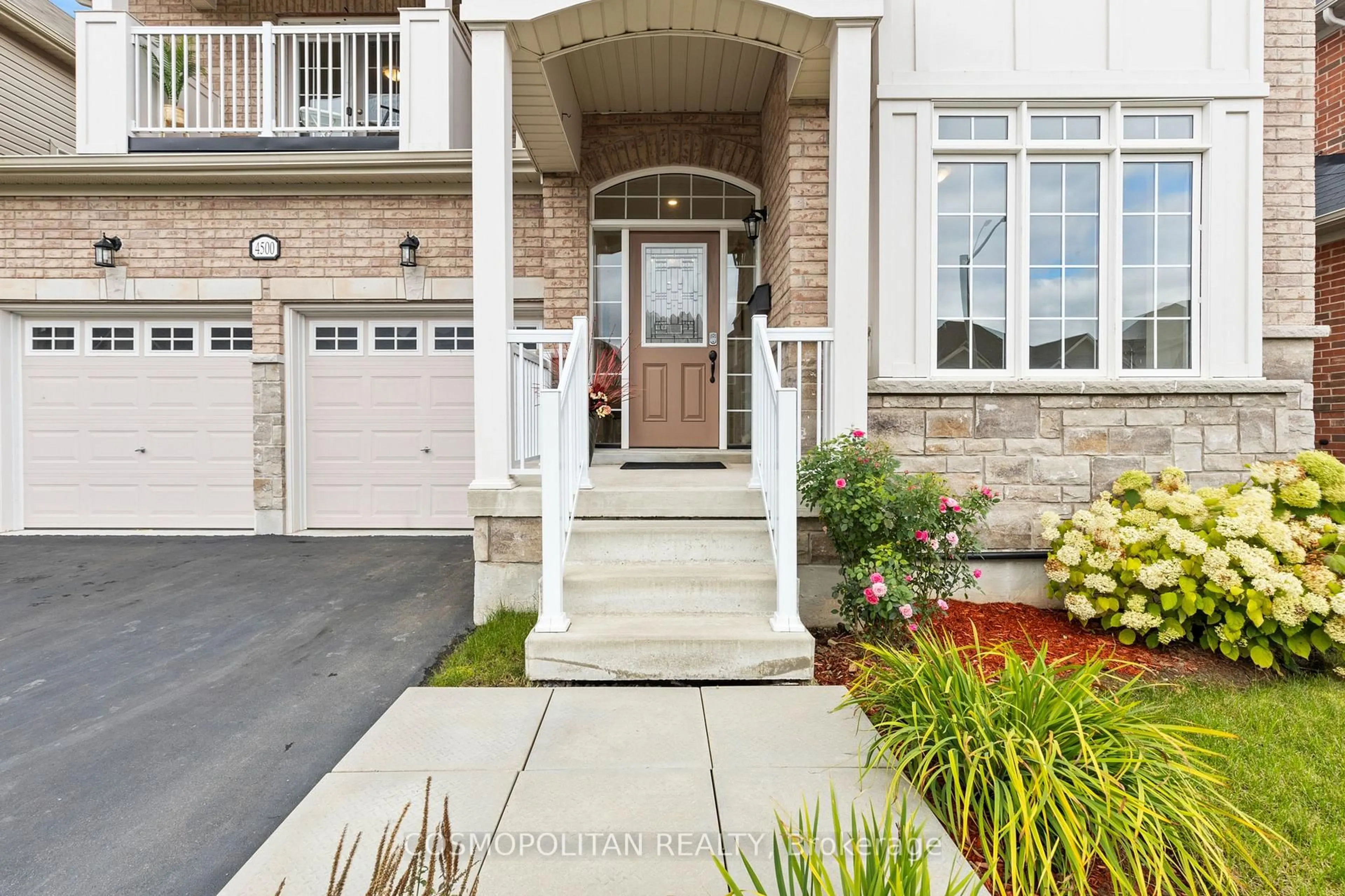 Indoor entryway for 4500 Eclipse Way, Niagara Falls Ontario L2G 0X4