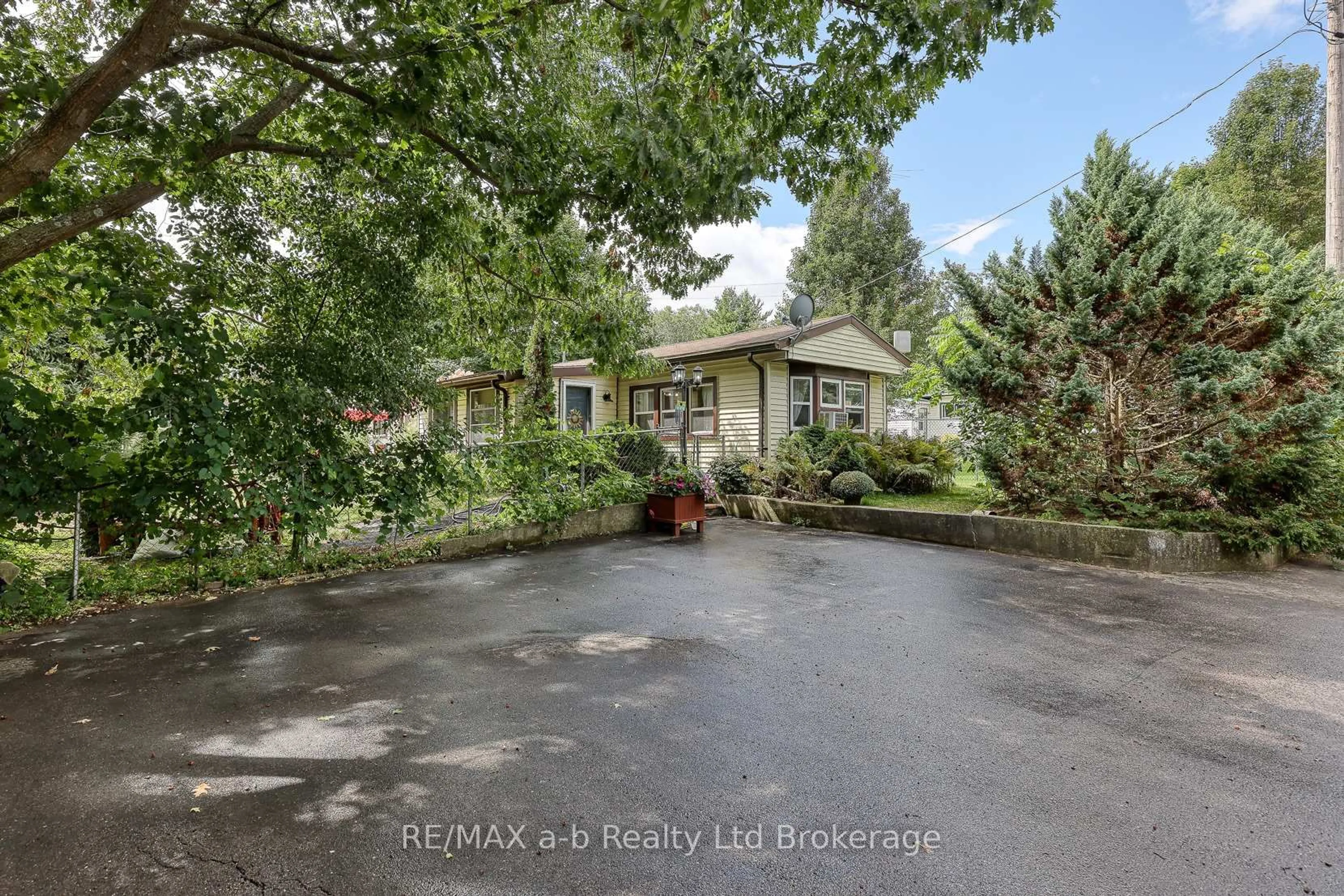 A pic from outside/outdoor area/front of a property/back of a property/a pic from drone, street for 746112 Township 4 Rd #26, Blandford-Blenheim Ontario N4S 7V9