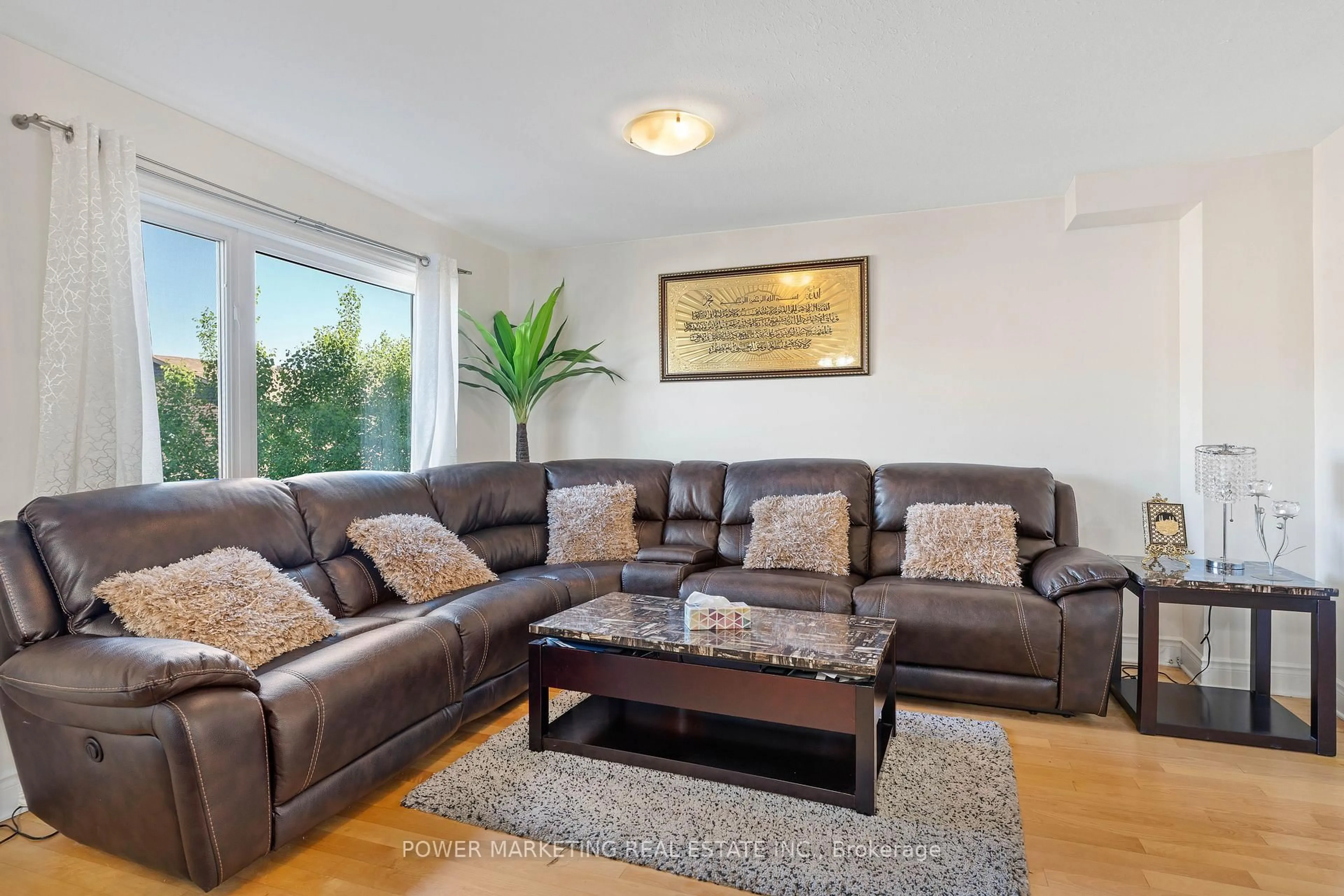 Living room with furniture, unknown for 253 Parkin Circ, Ottawa Ontario K1T 4H7