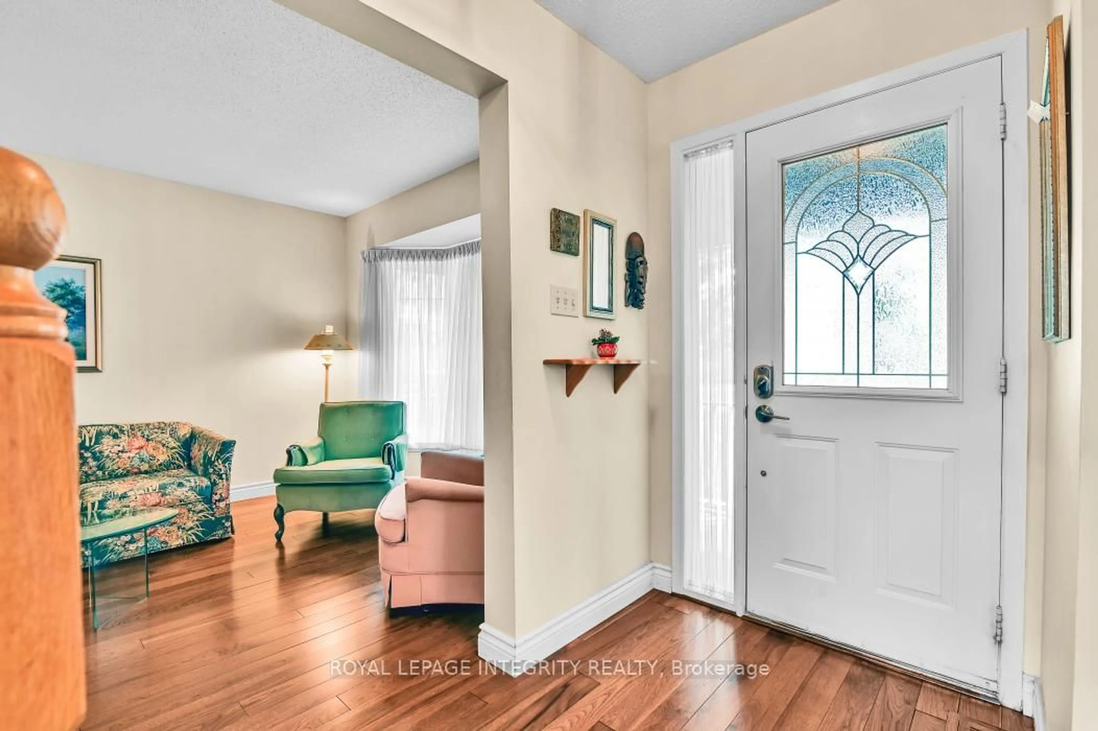 Indoor entryway for 121 Dossetter Way, Ottawa Ontario K1G 4S4