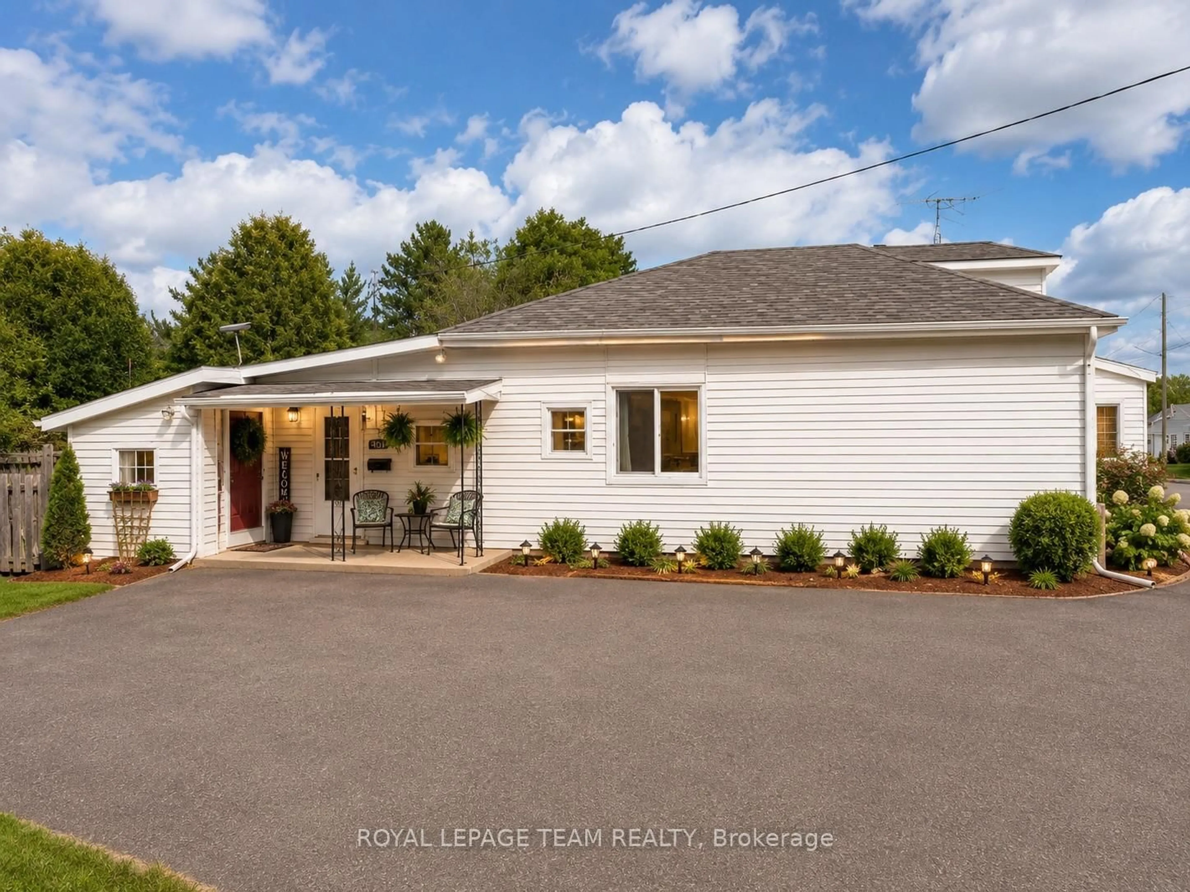 Home with vinyl exterior material, street for 26 Lane St, Barry's Bay Ontario K0J 1B0