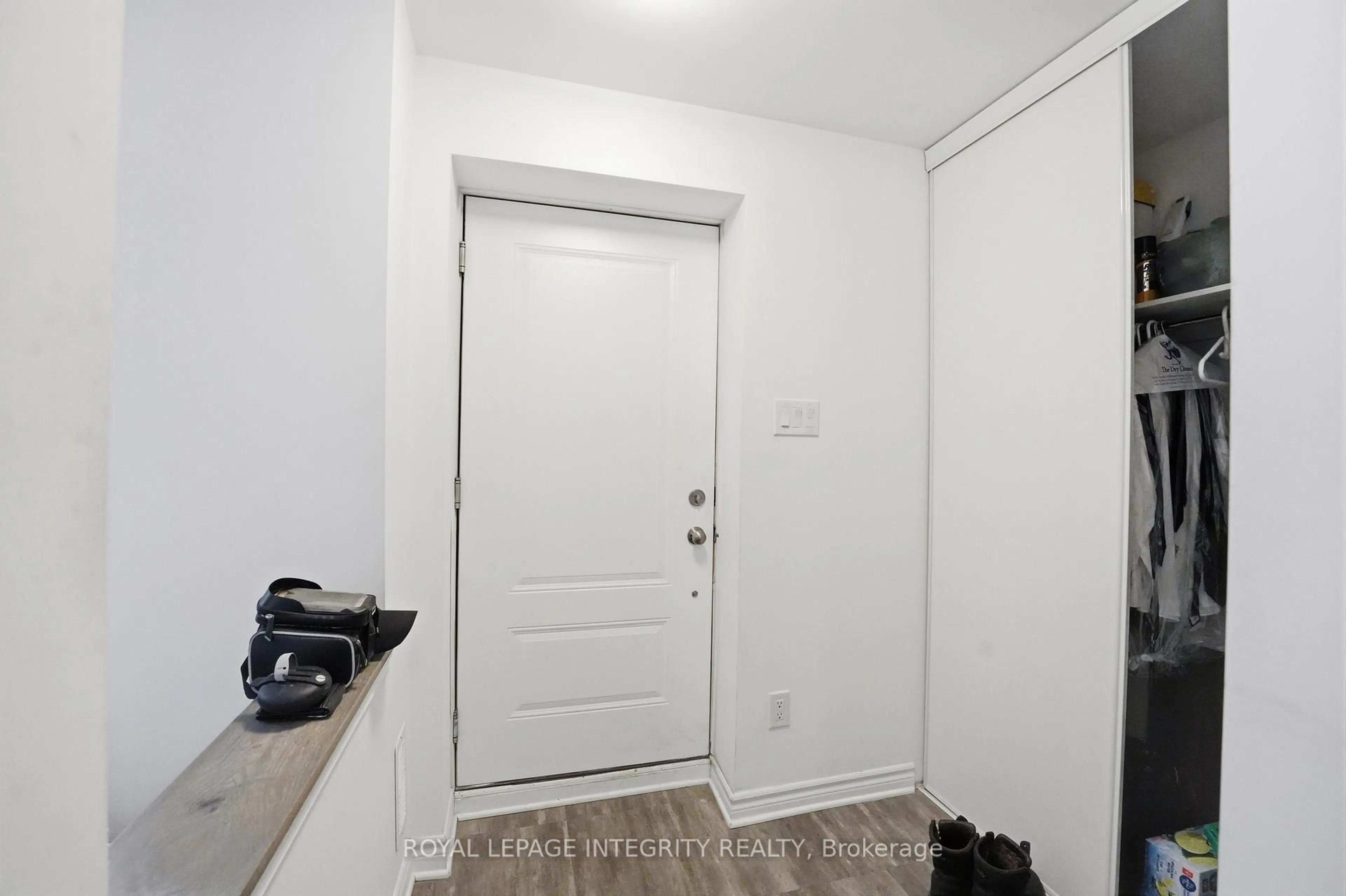 Indoor entryway for 30 Jaguar Pvt Private #F, Ottawa Ontario K2V 0J3