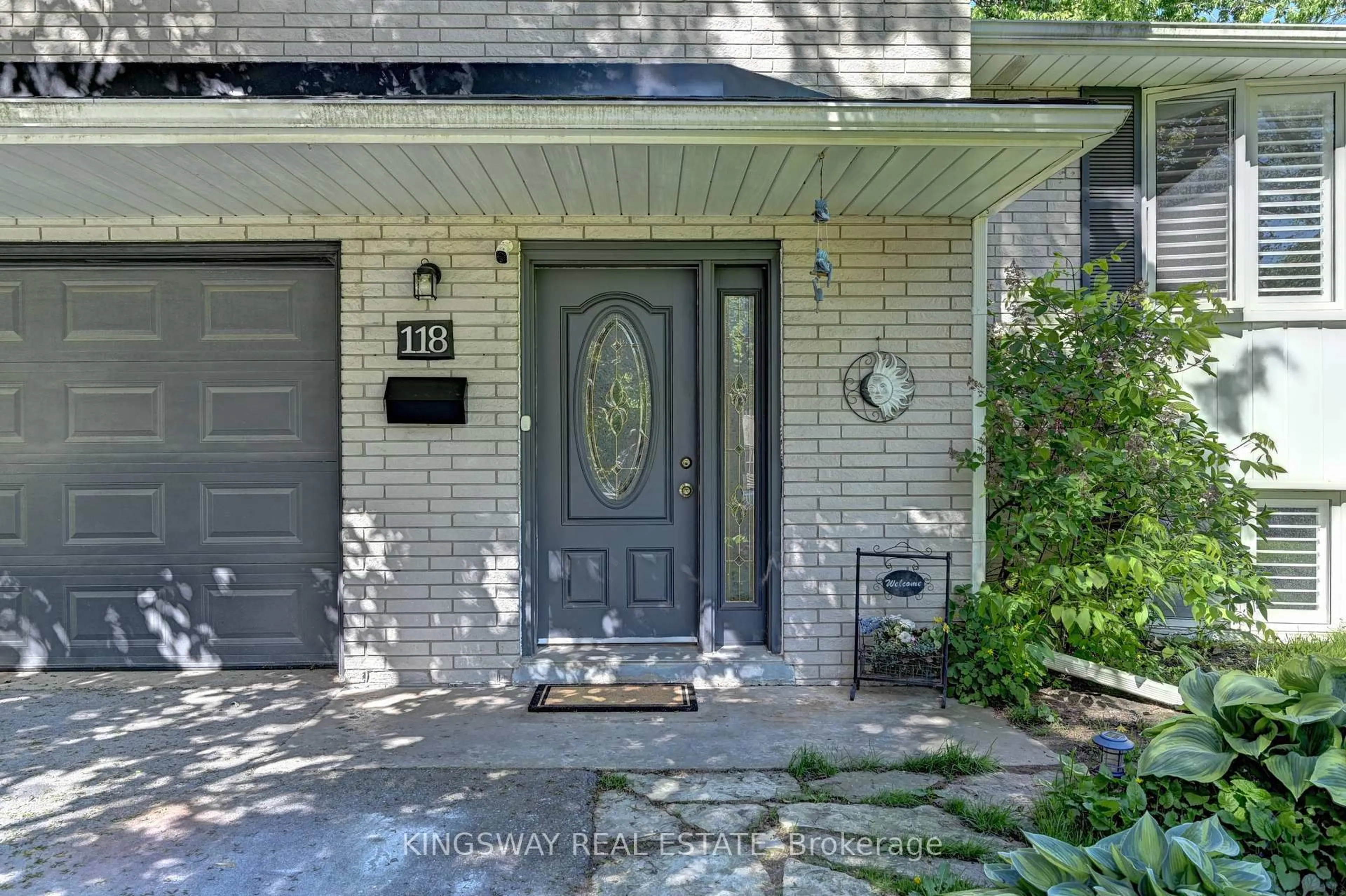 Indoor entryway for 118 Adam St, Cambridge Ontario N3C 2K6