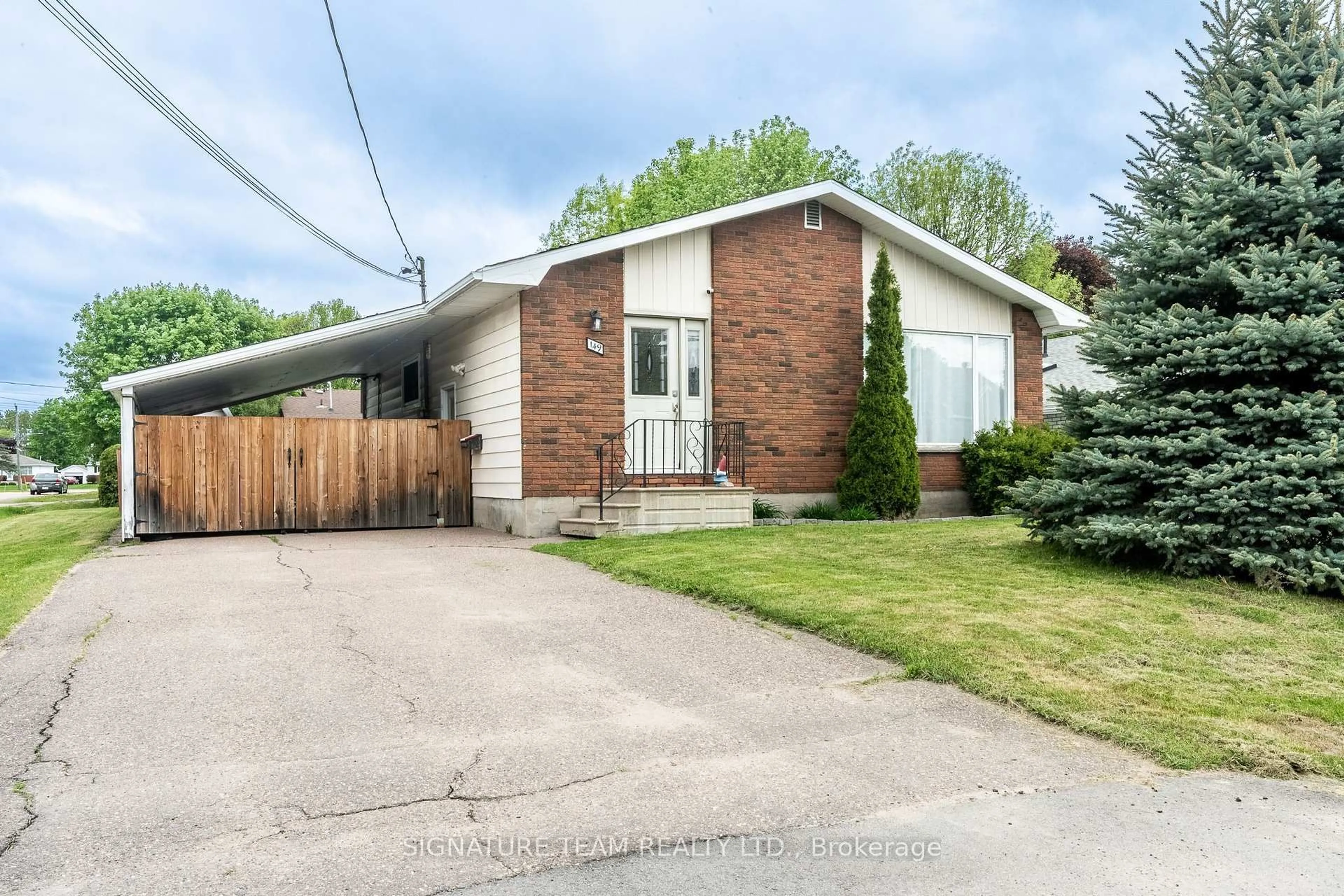 Home with brick exterior material, street for 149 Town Line Rd, Pembroke Ontario K8A 2H2