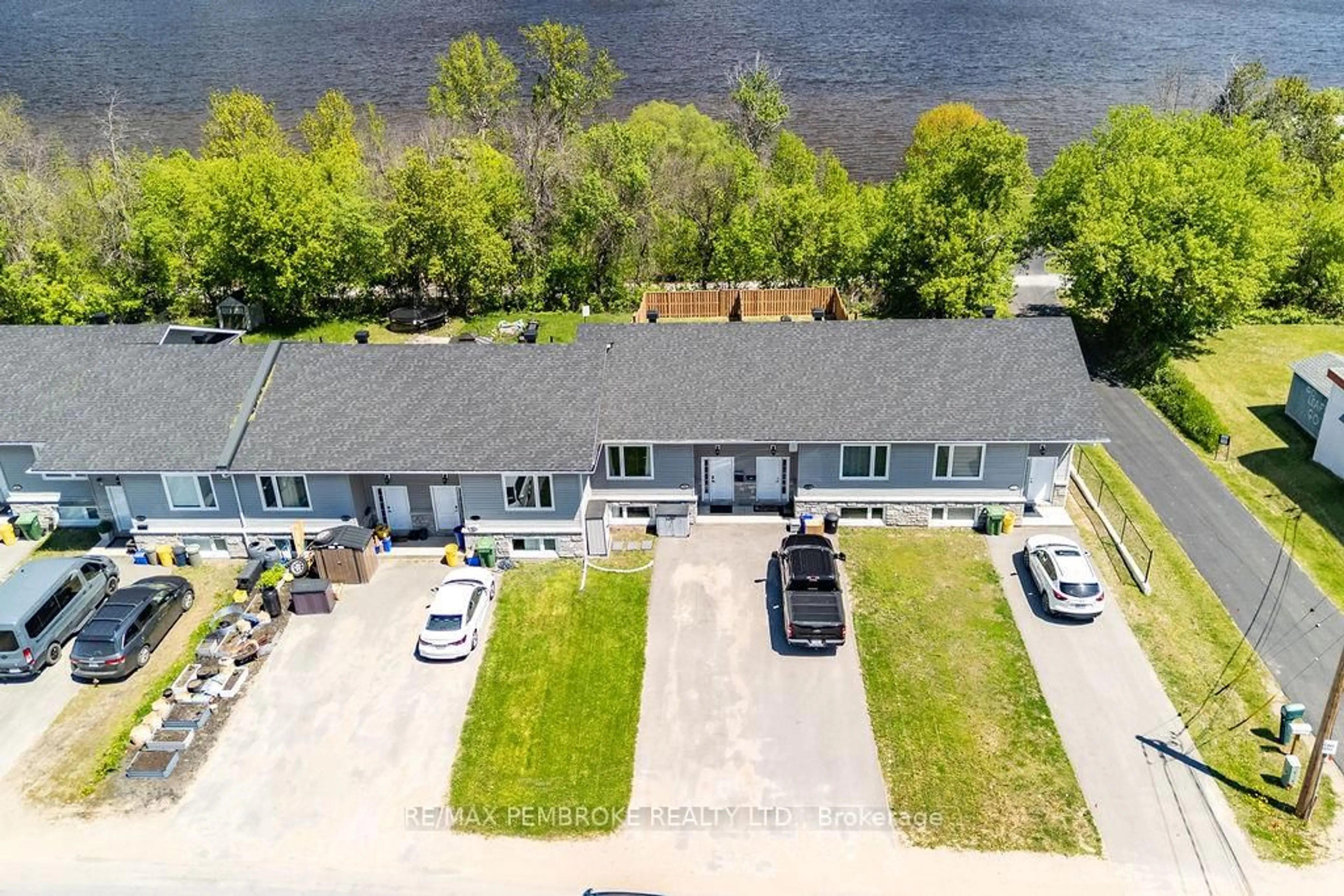 A pic from outside/outdoor area/front of a property/back of a property/a pic from drone, water/lake/river/ocean view for 623 Nelson St, Pembroke Ontario K8A 3P3
