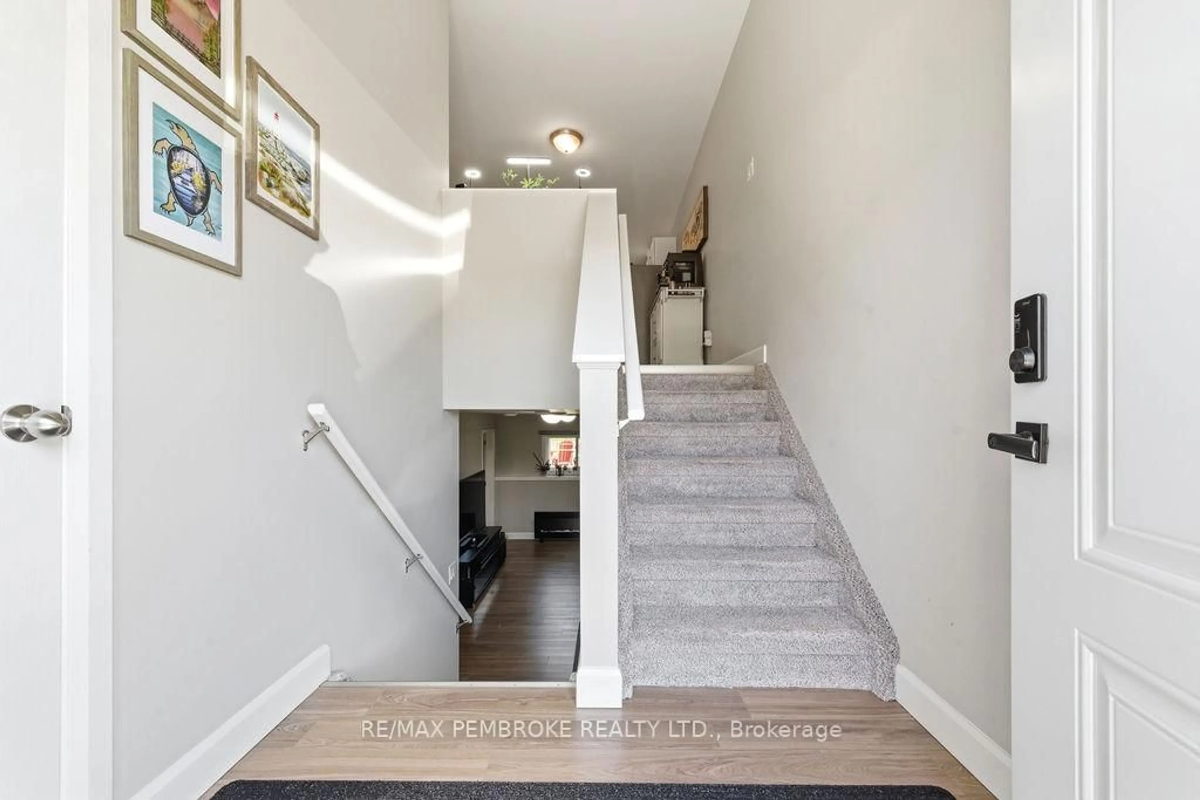 Stairs for 623 Nelson St, Pembroke Ontario K8A 3P3