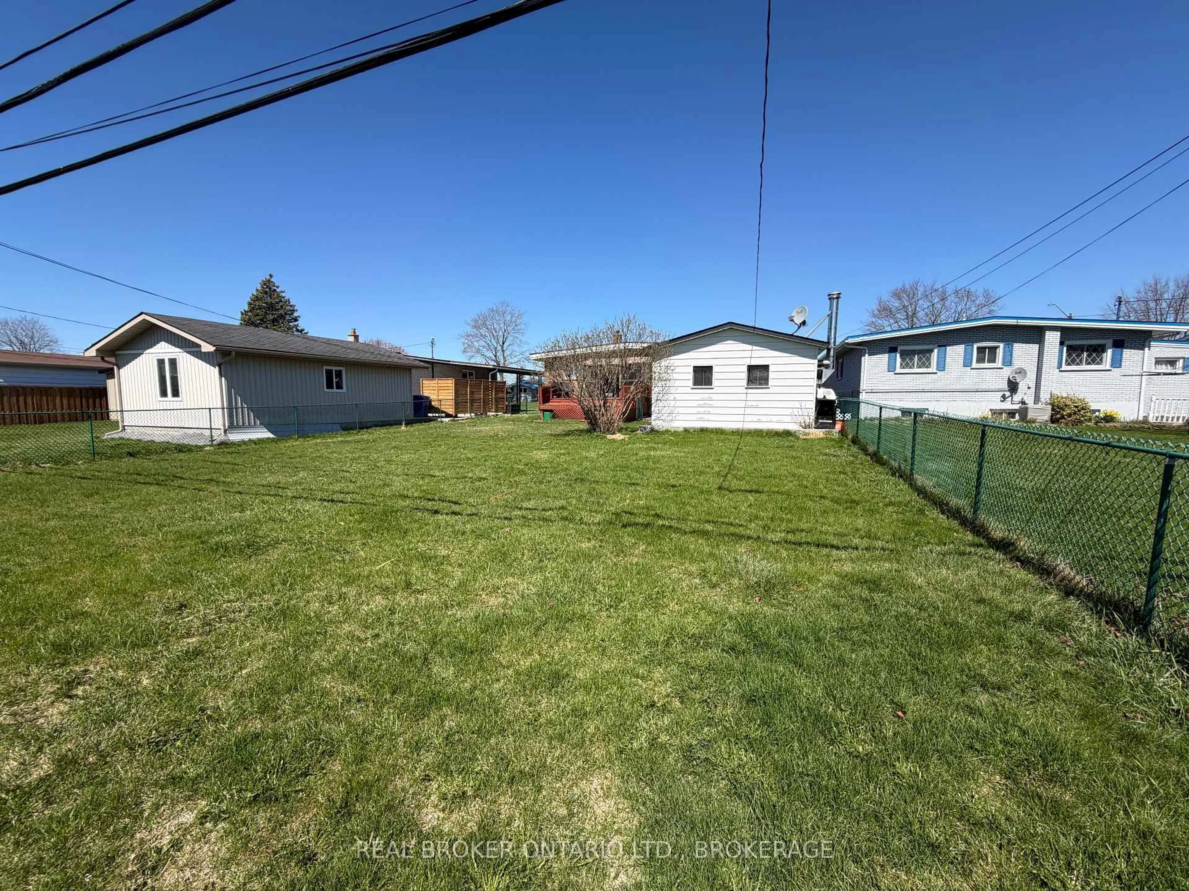 A pic from outside/outdoor area/front of a property/back of a property/a pic from drone, street for 1817 Shearer Ave, Cornwall Ontario K6H 2H4