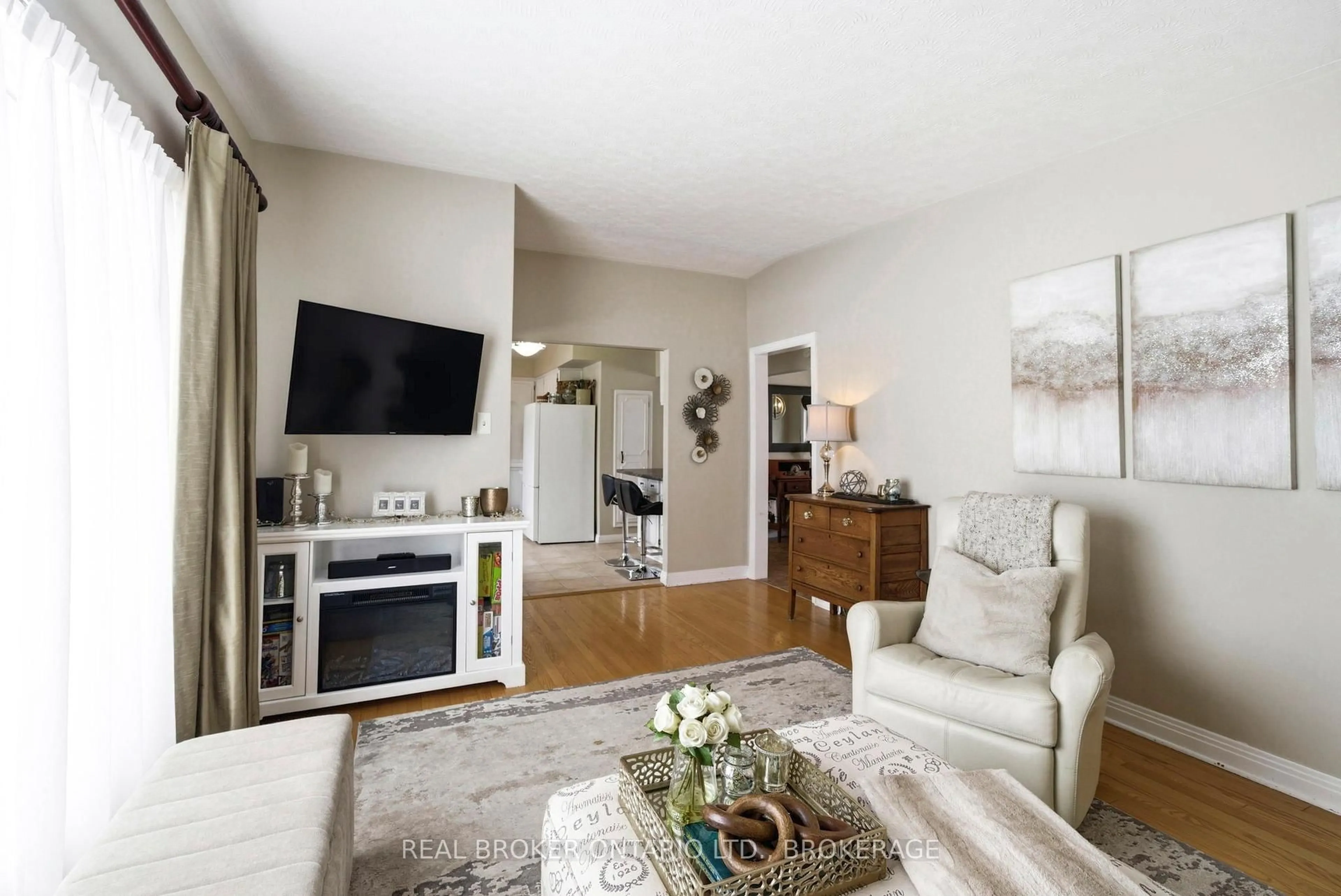 Living room with furniture, unknown for 1817 Shearer Ave, Cornwall Ontario K6H 2H4