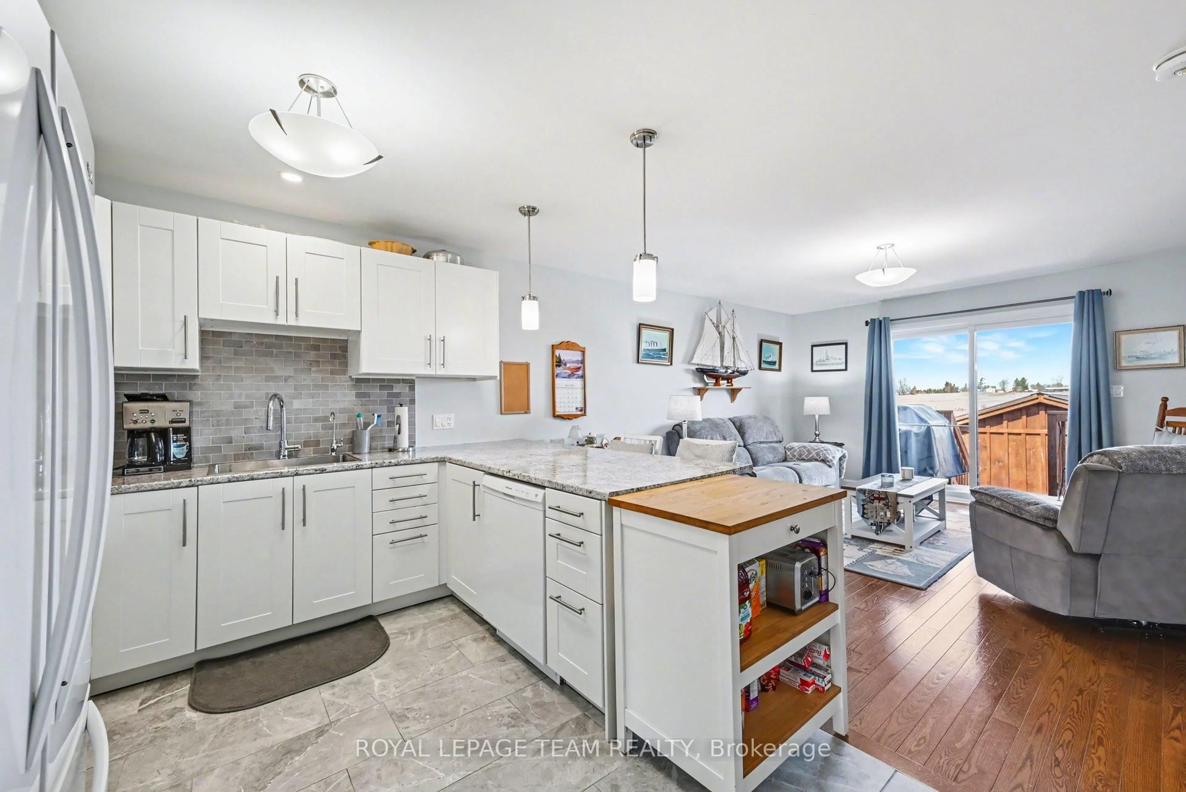 Open concept kitchen, unknown for 442 Arora Cres, North Dundas Ontario K0C 2K0