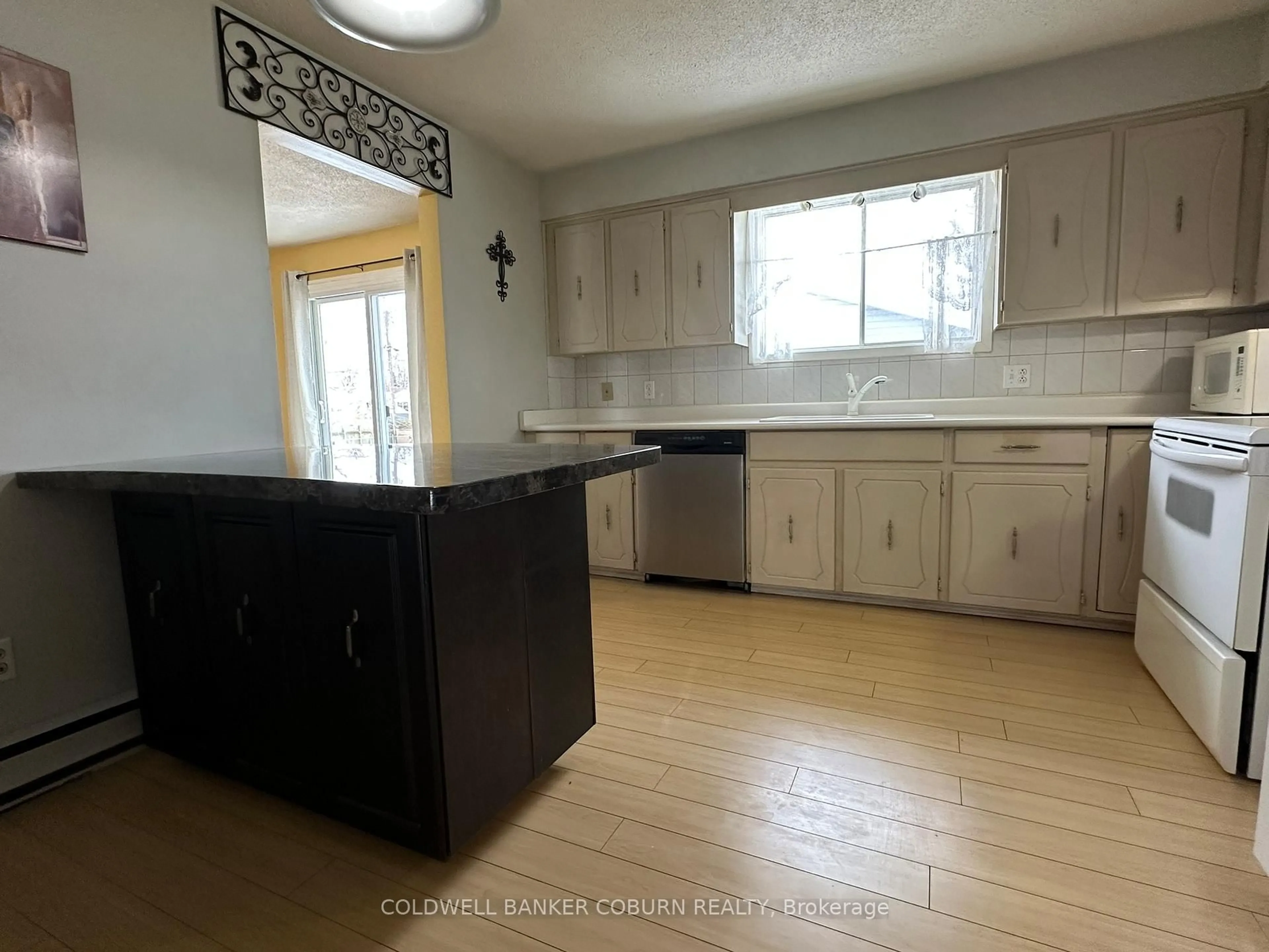 Open concept kitchen, unknown for 4016 Dishaw St, Edwardsburgh/Cardinal Ontario K0E 1E0