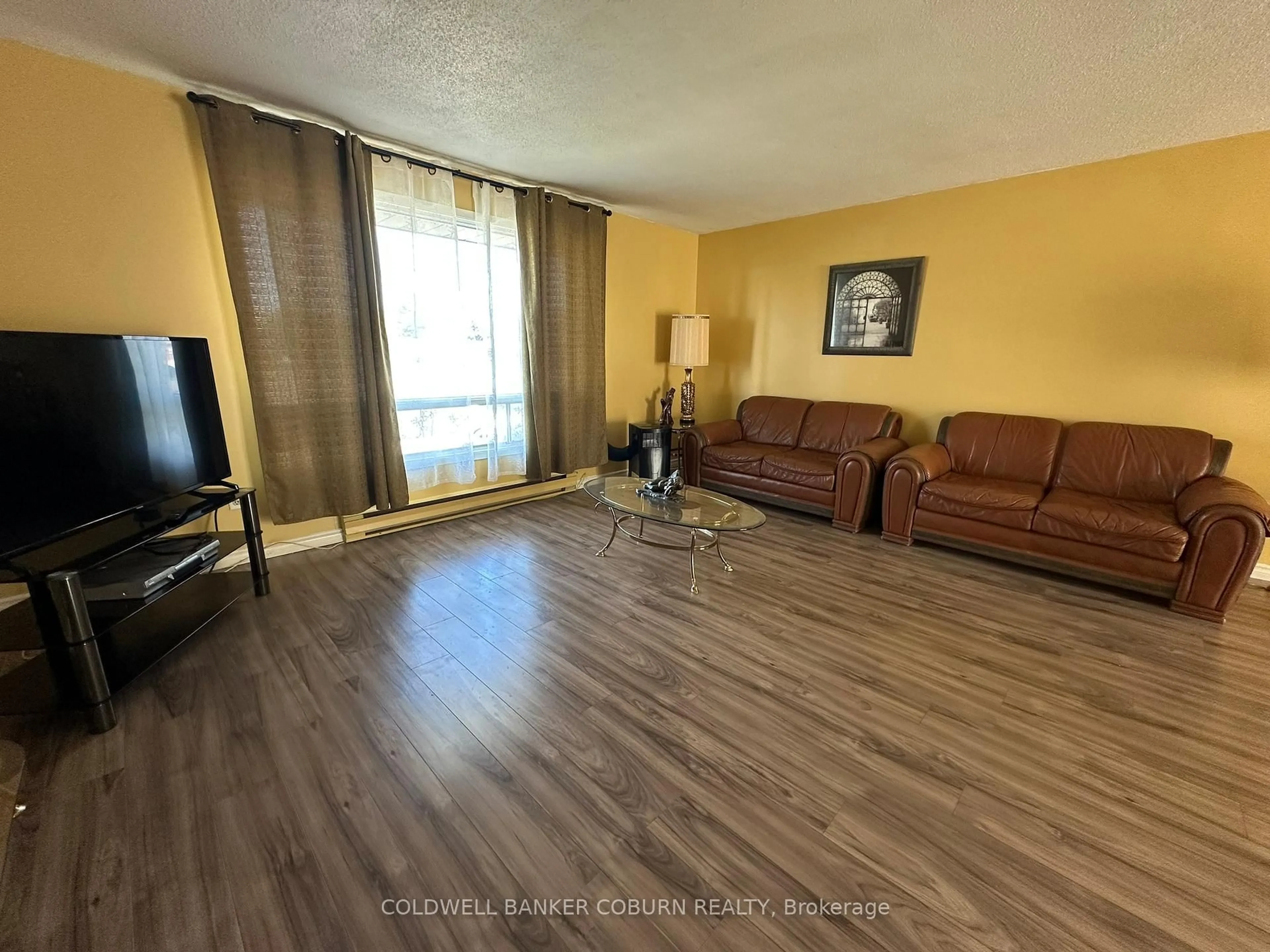 A pic of a room for 4016 Dishaw St, Edwardsburgh/Cardinal Ontario K0E 1E0