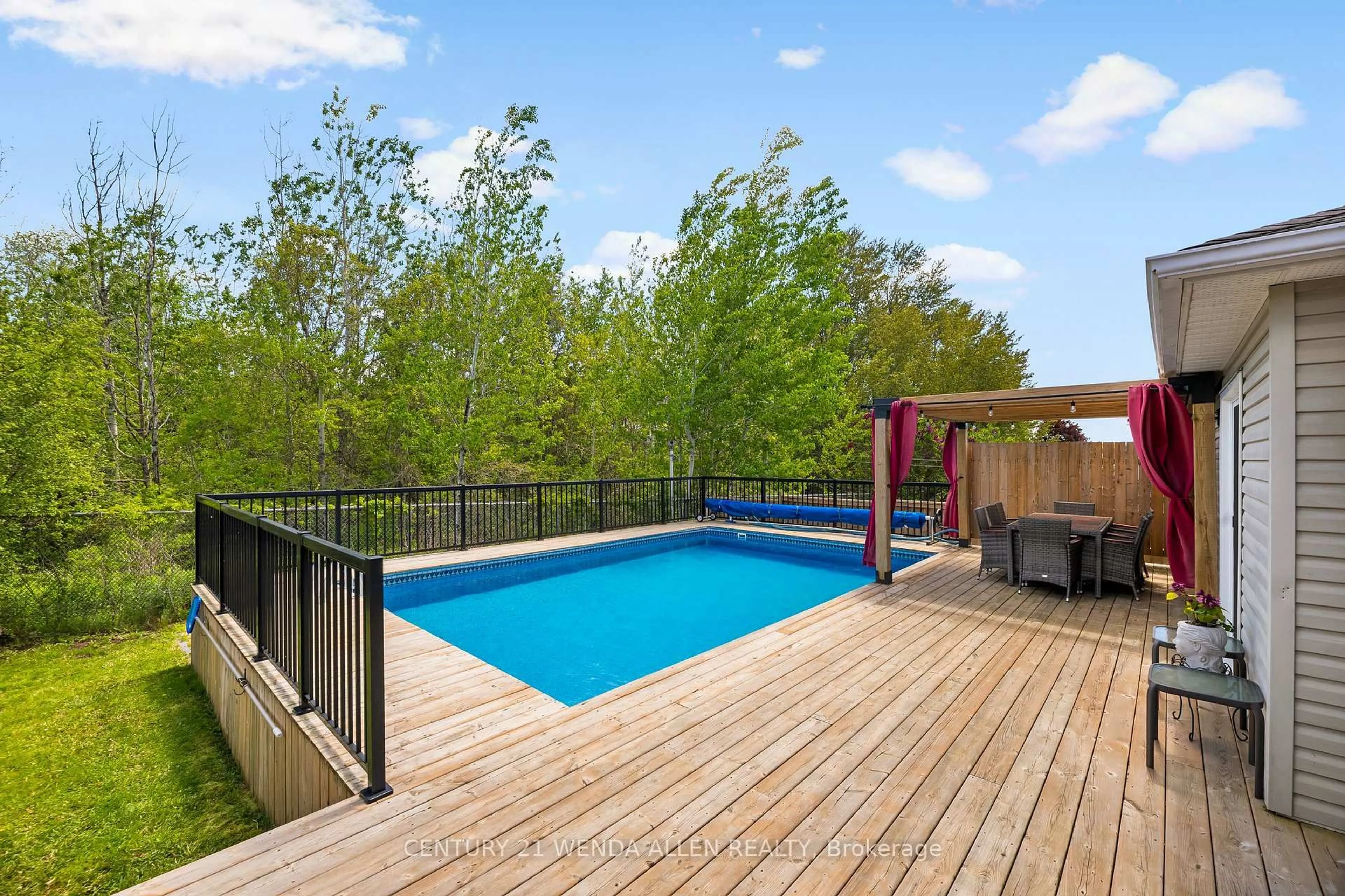 Pool for 692 Ewing St, Cobourg Ontario K9A 5N8