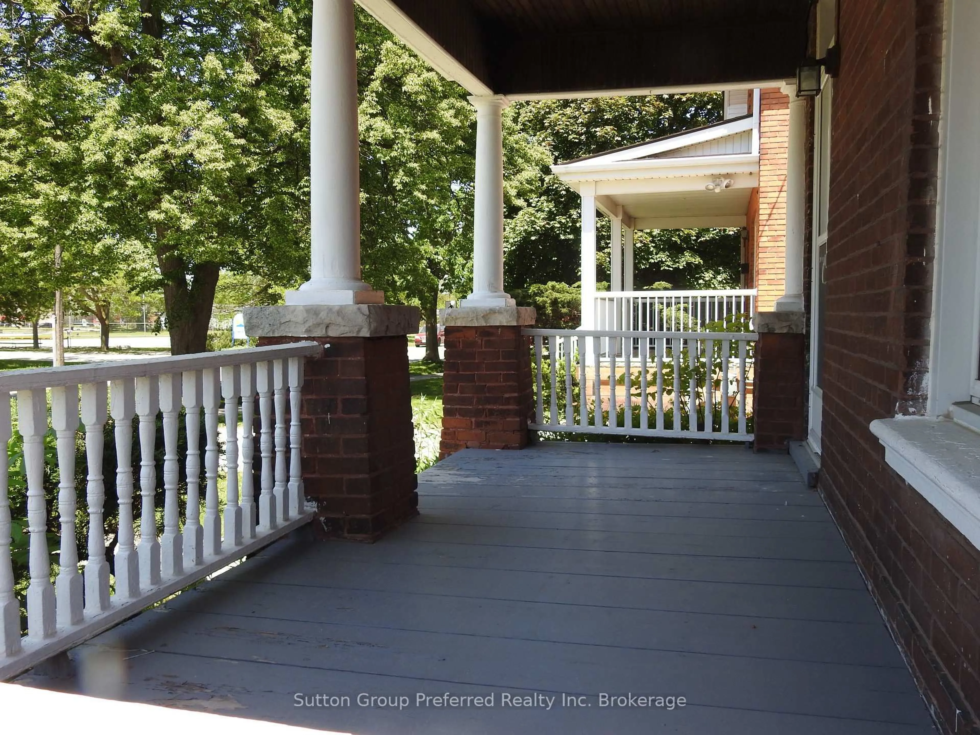 Patio, street for 89 Grand St, Brantford Ontario N3R 4B5
