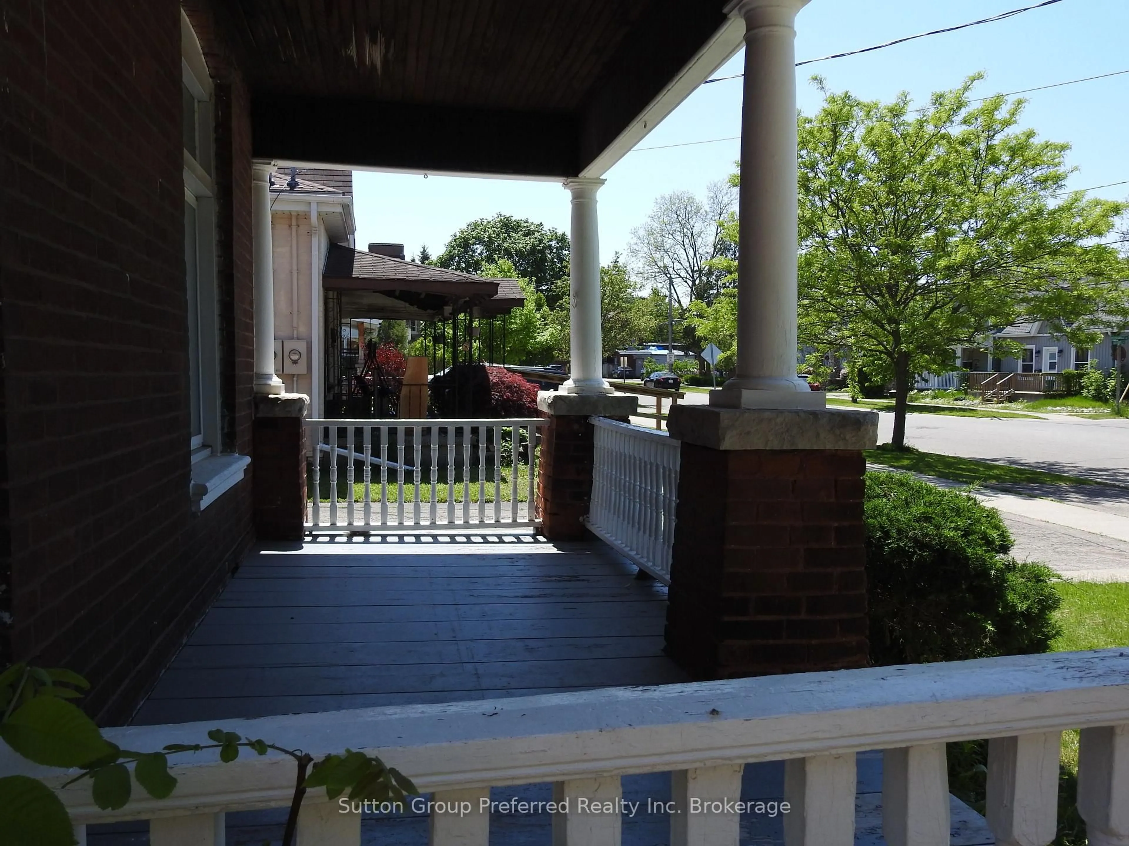 Patio, street for 89 Grand St, Brantford Ontario N3R 4B5