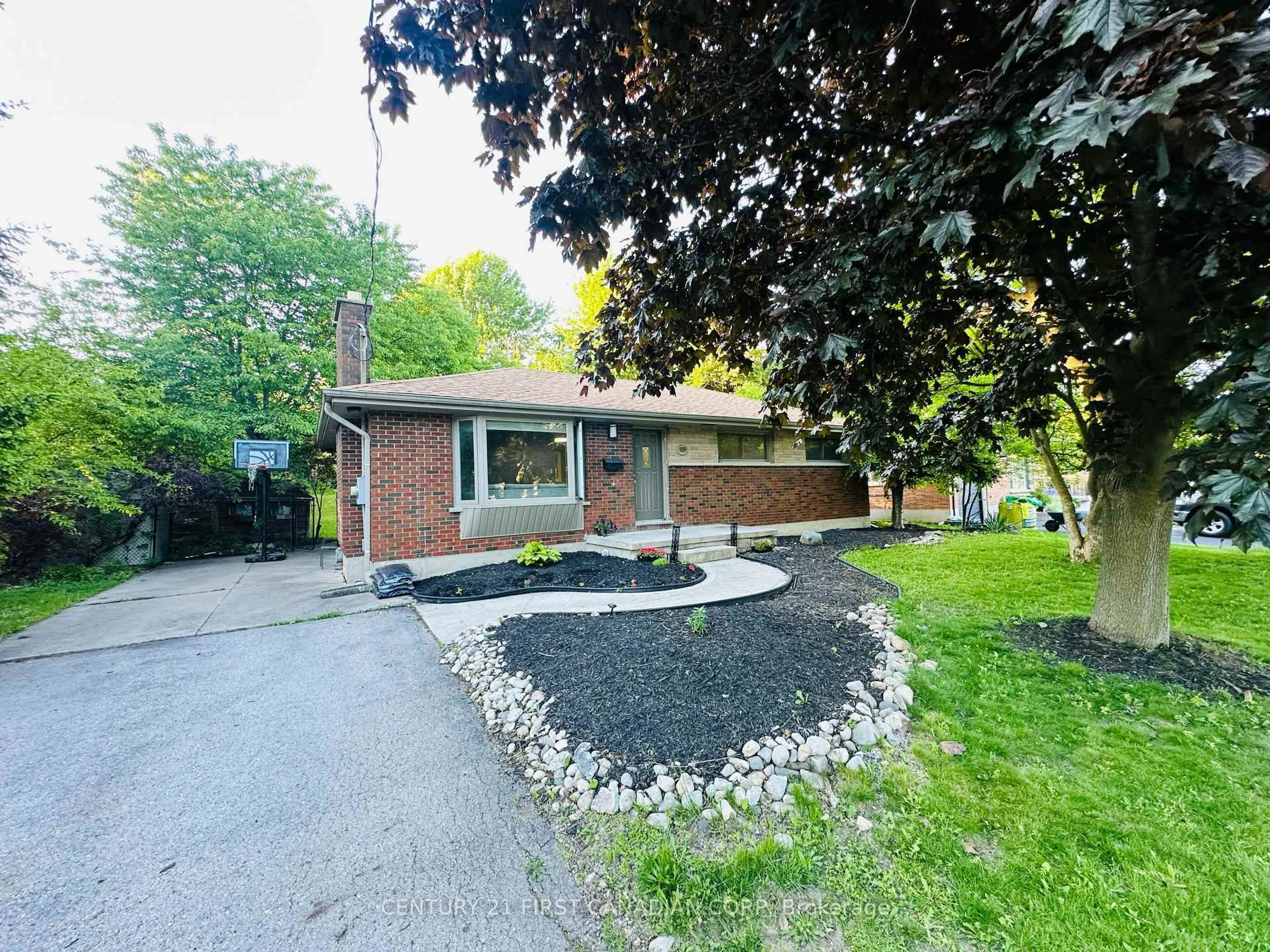 Unknown for 919 Quinton Rd, London North Ontario N6H 3A8