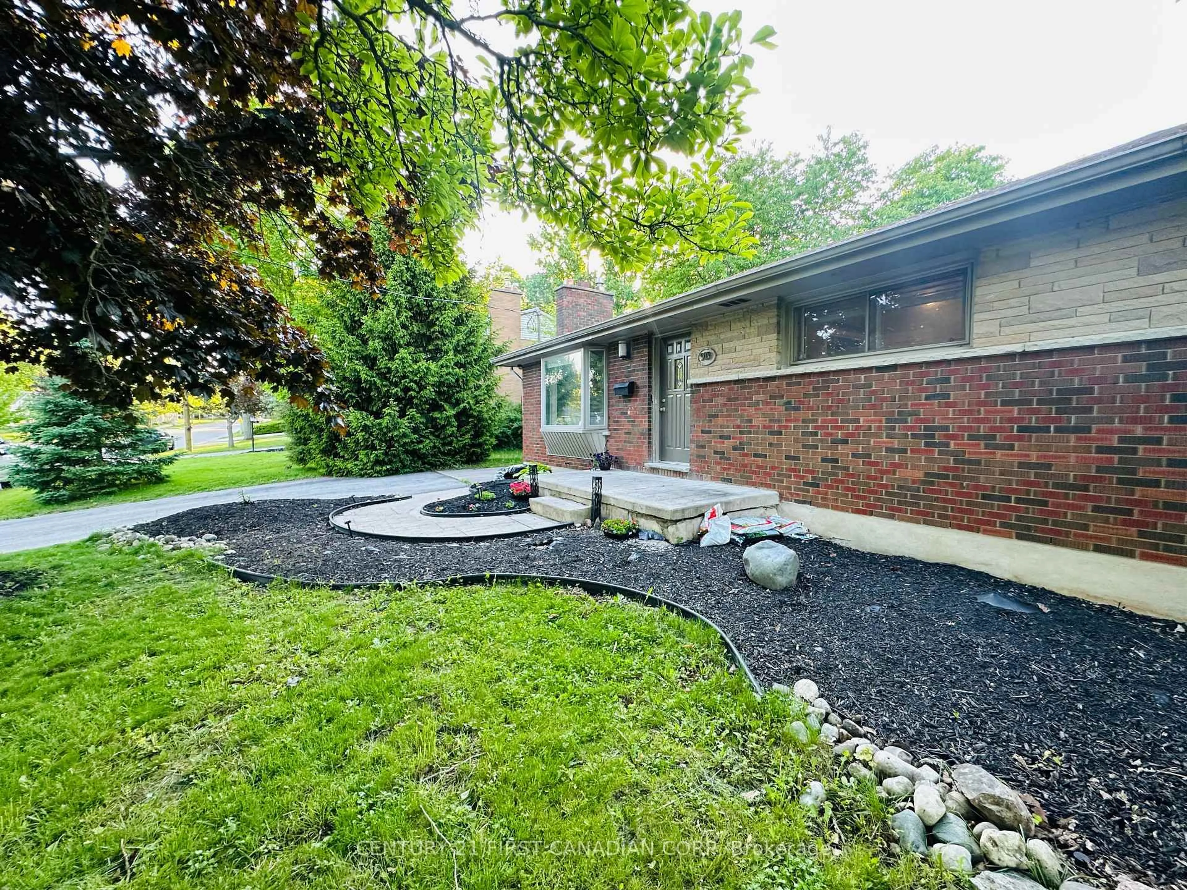 Unknown for 919 Quinton Rd, London North Ontario N6H 3A8