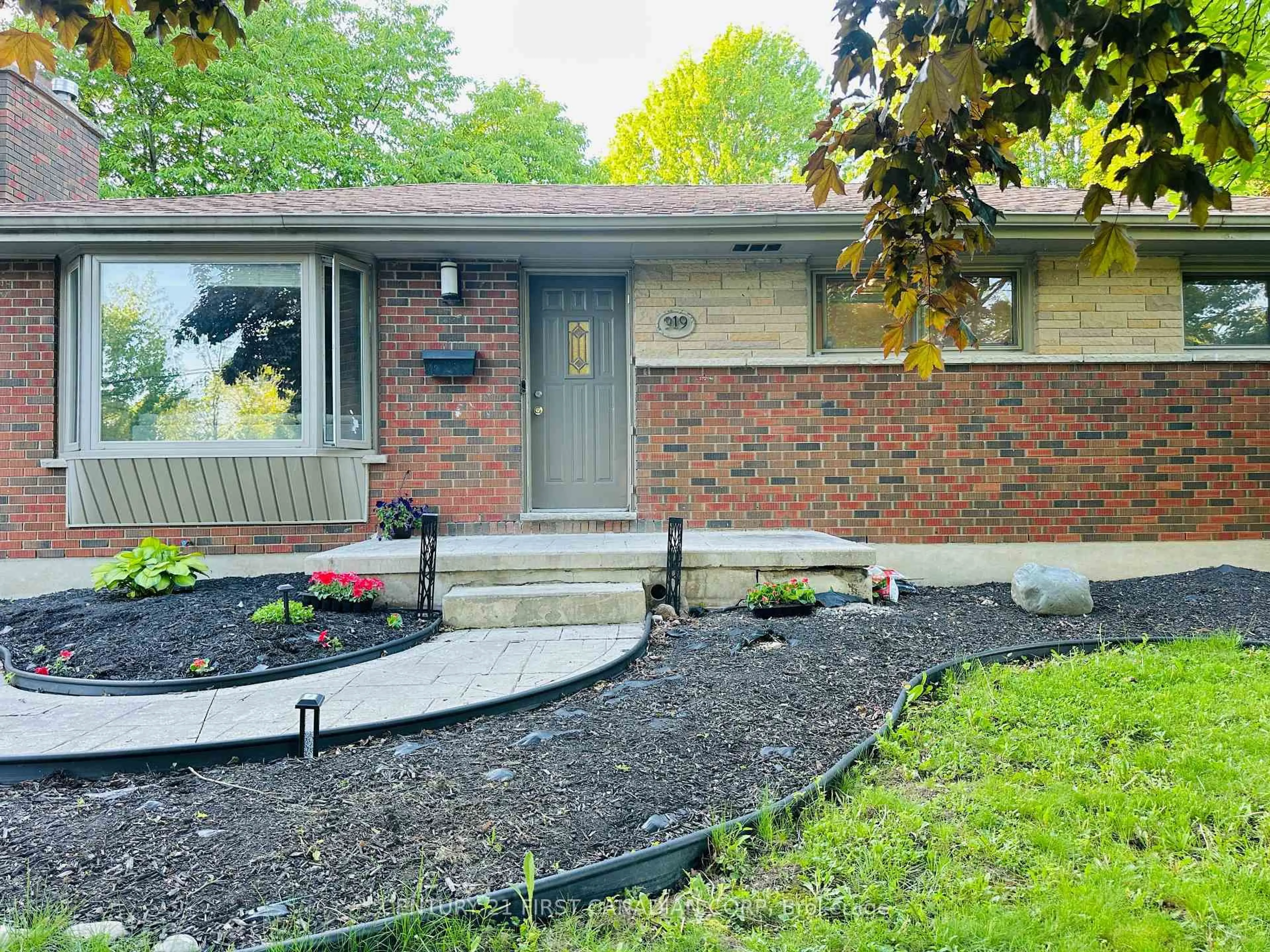 Home with brick exterior material, street for 919 Quinton Rd, London North Ontario N6H 3A8