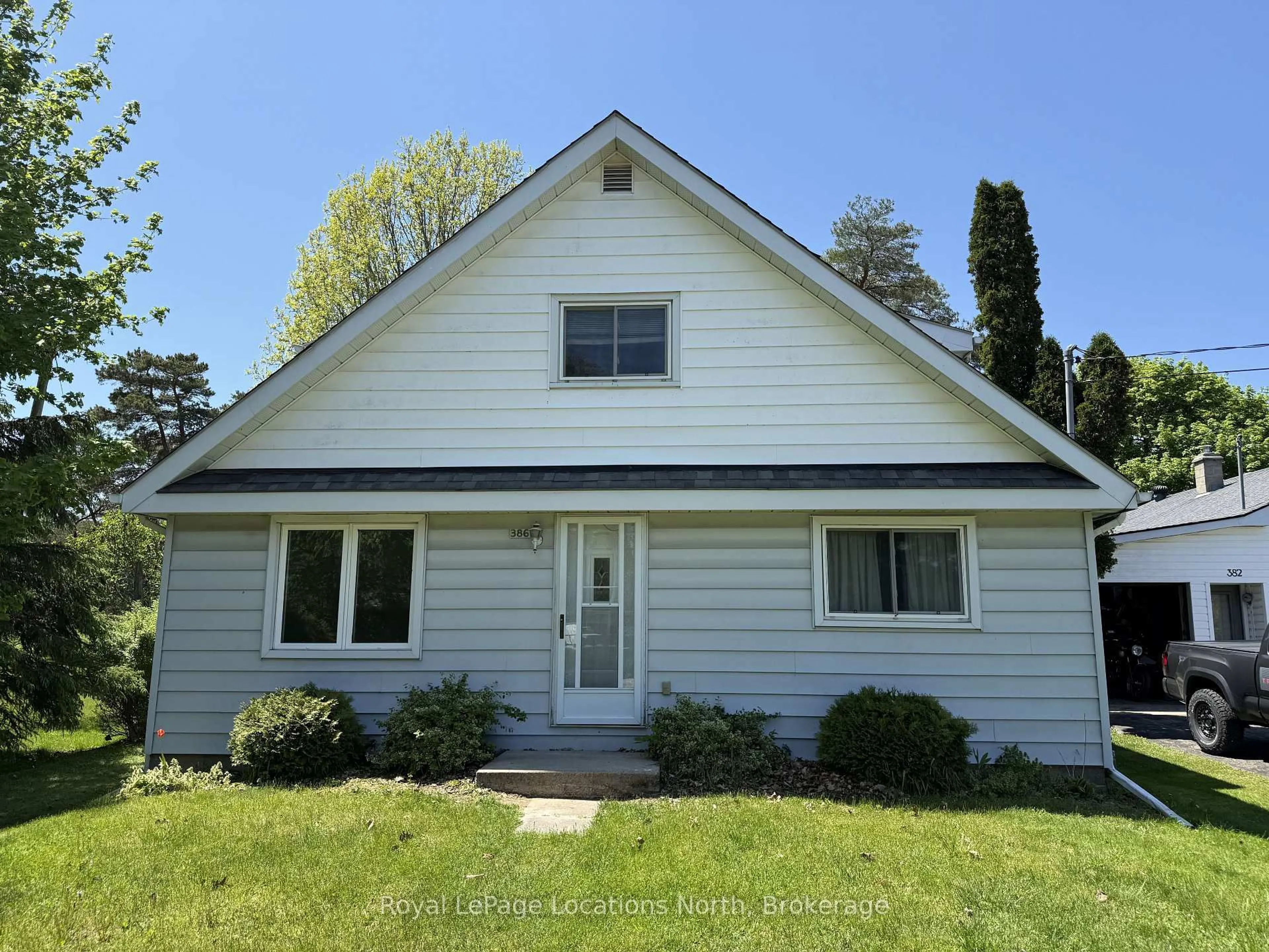 Home with vinyl exterior material, street for 386 Sykes St, Meaford Ontario N4L 1C6