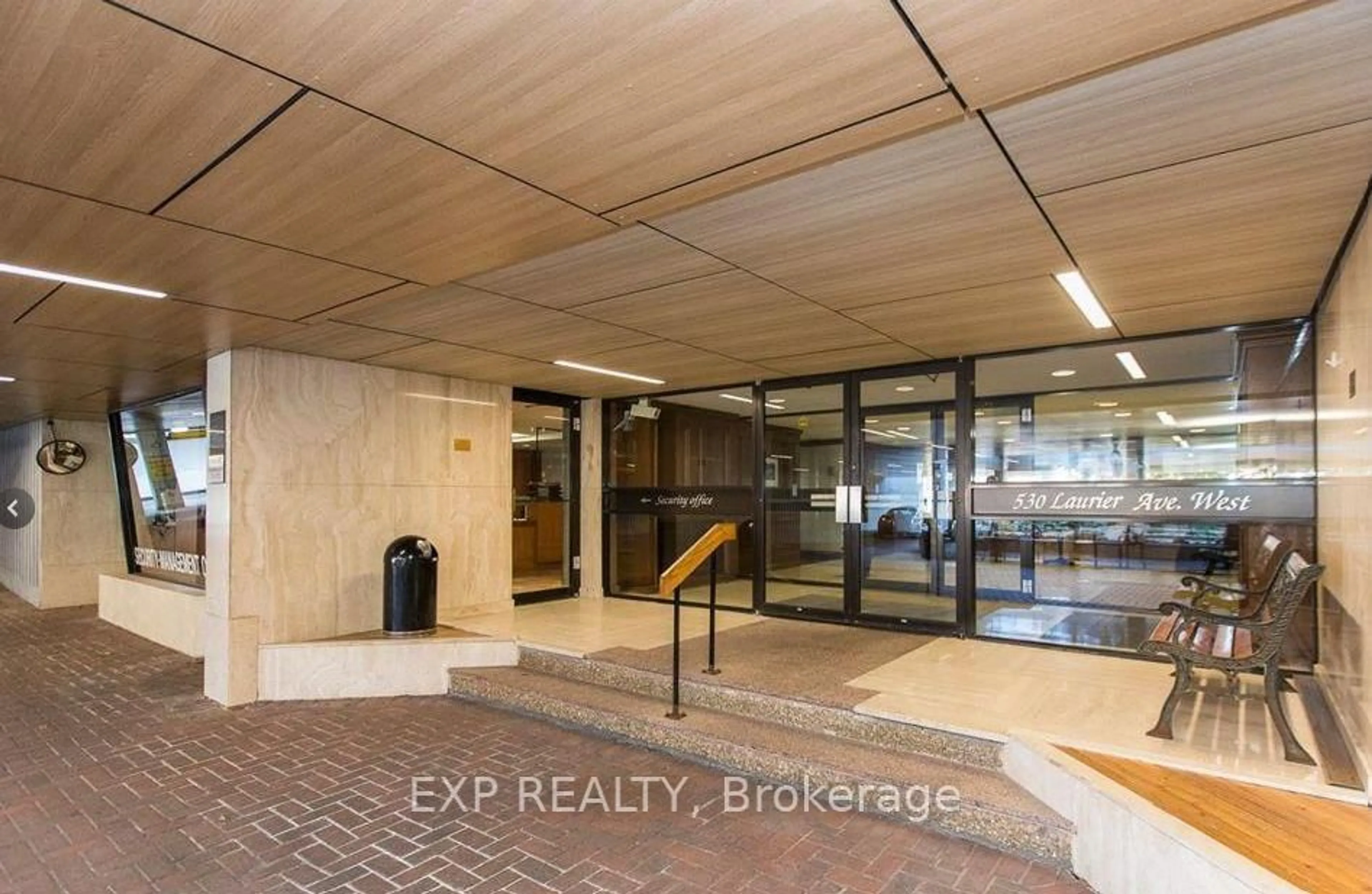 Indoor foyer for 530 LAURIER Ave #1105, Ottawa Ontario K1R 7T1