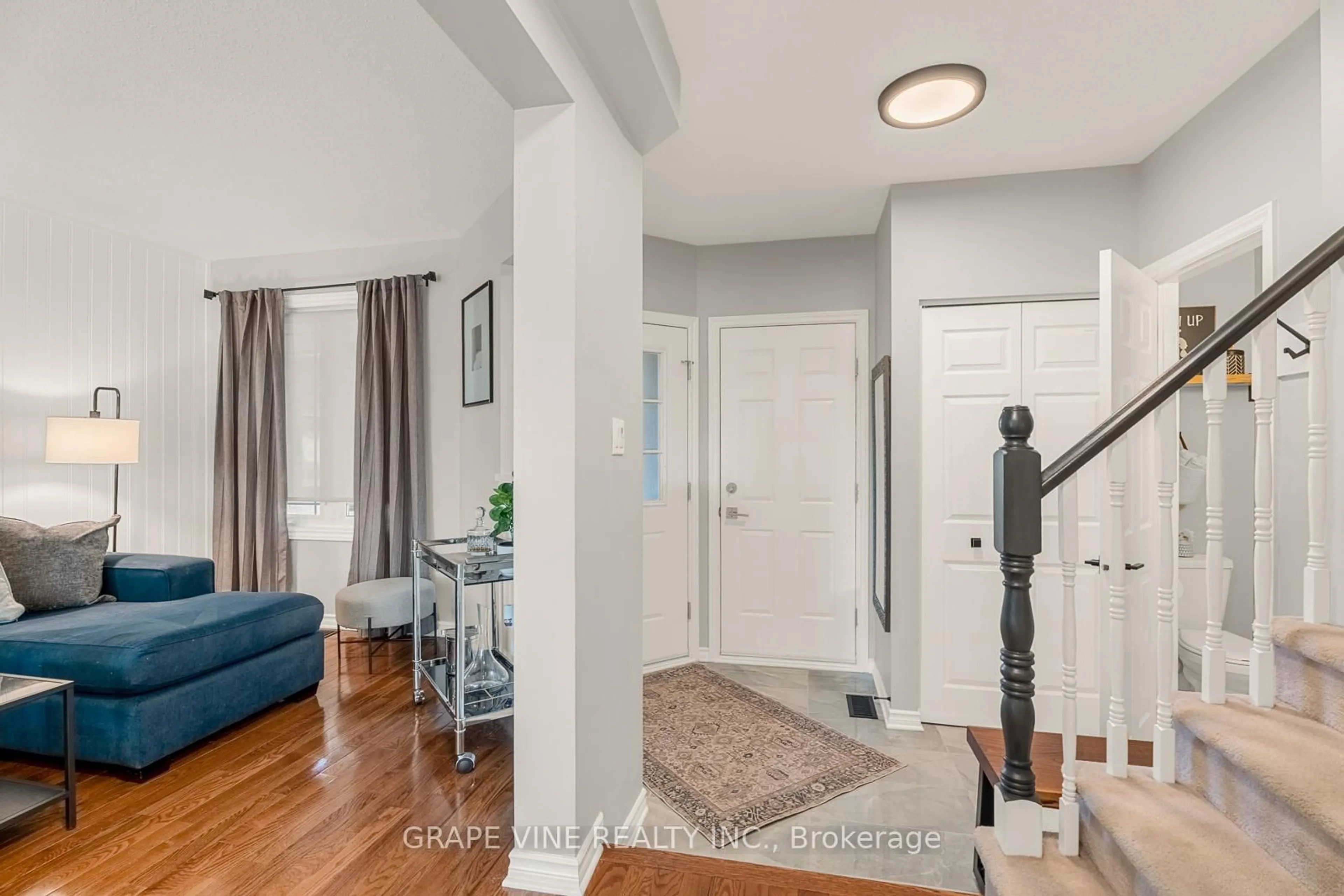 Indoor entryway for 27 Ravenscroft Crt, Stittsville Ontario K2S 1R3