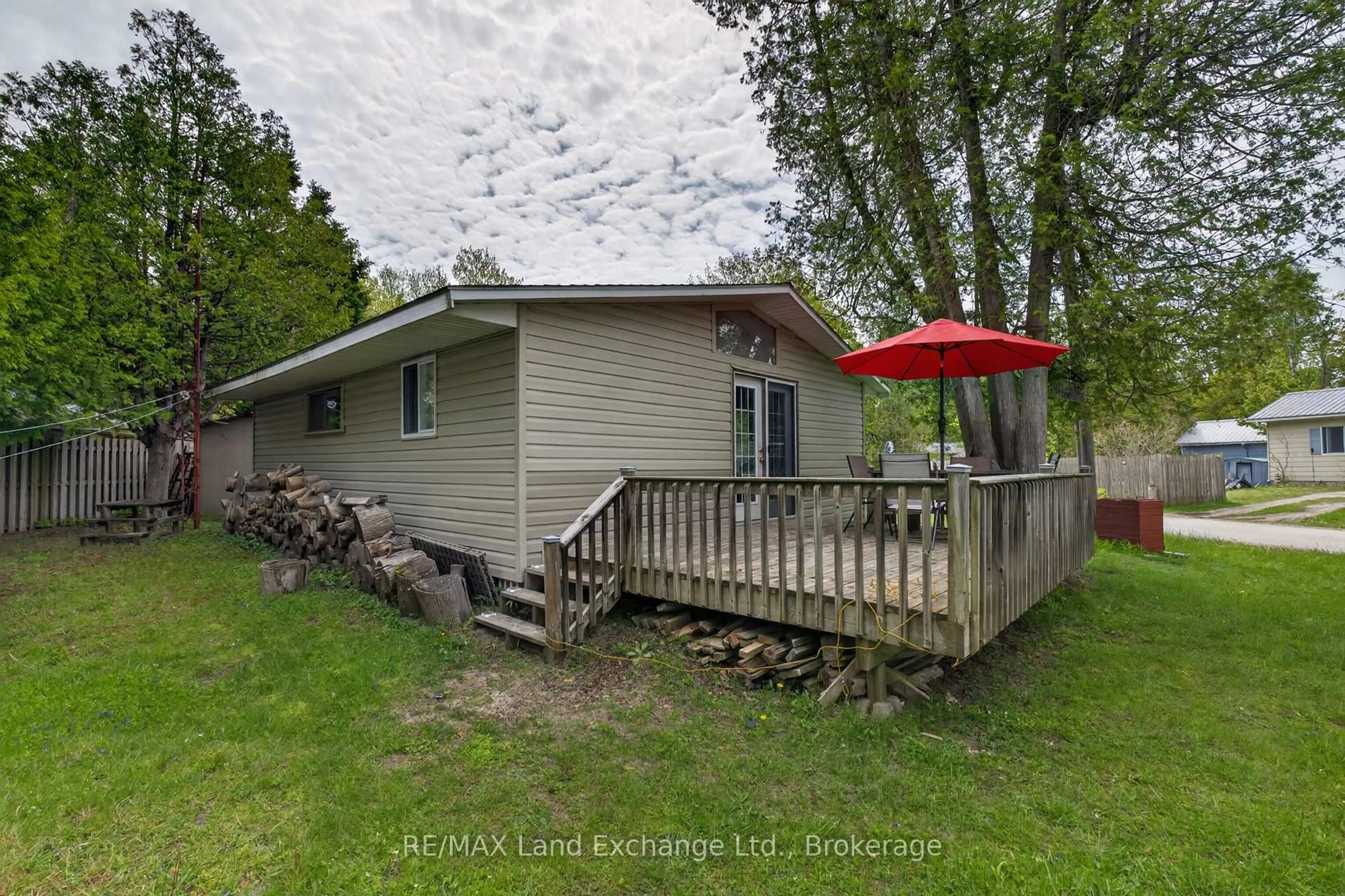 A pic from outside/outdoor area/front of a property/back of a property/a pic from drone, unknown for 114 Sunrise Ave, Huron-Kinloss Ontario N0G 2R0