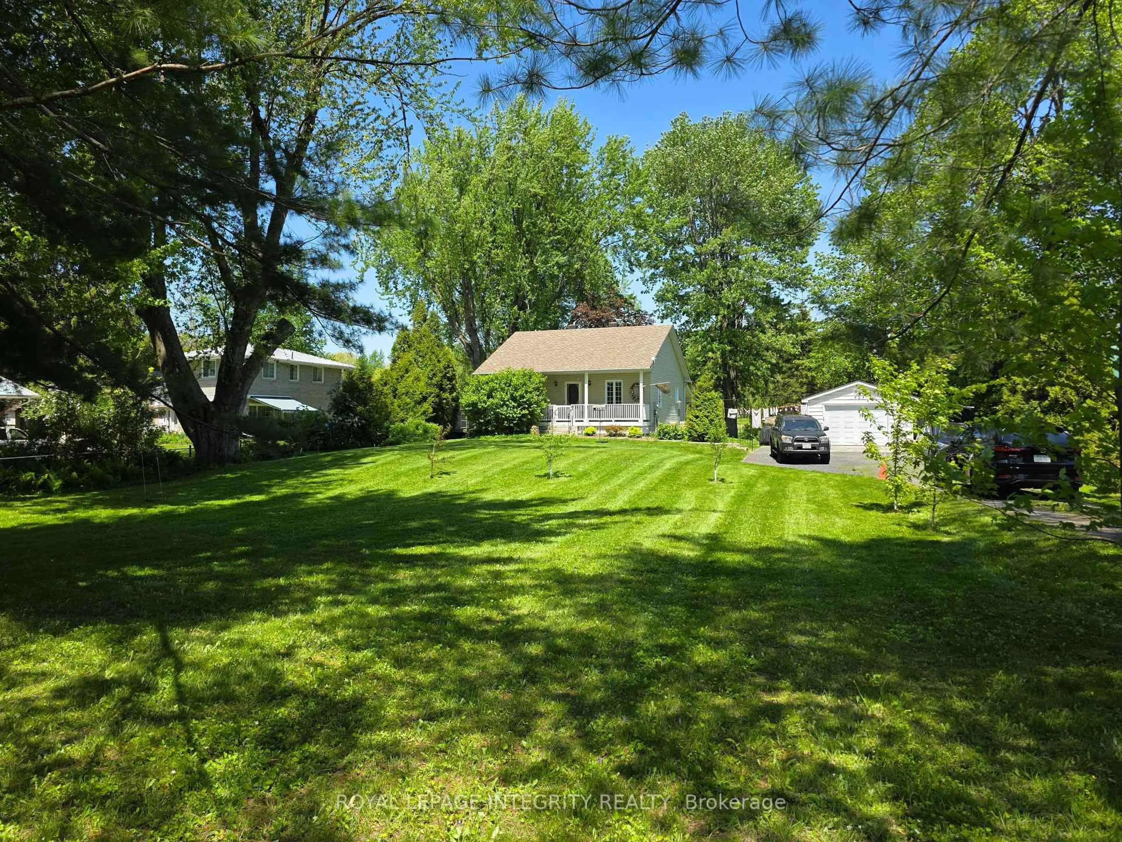 A pic from outside/outdoor area/front of a property/back of a property/a pic from drone, unknown for 19825 Loyalist Rd, South Glengarry Ontario K0C 2J0
