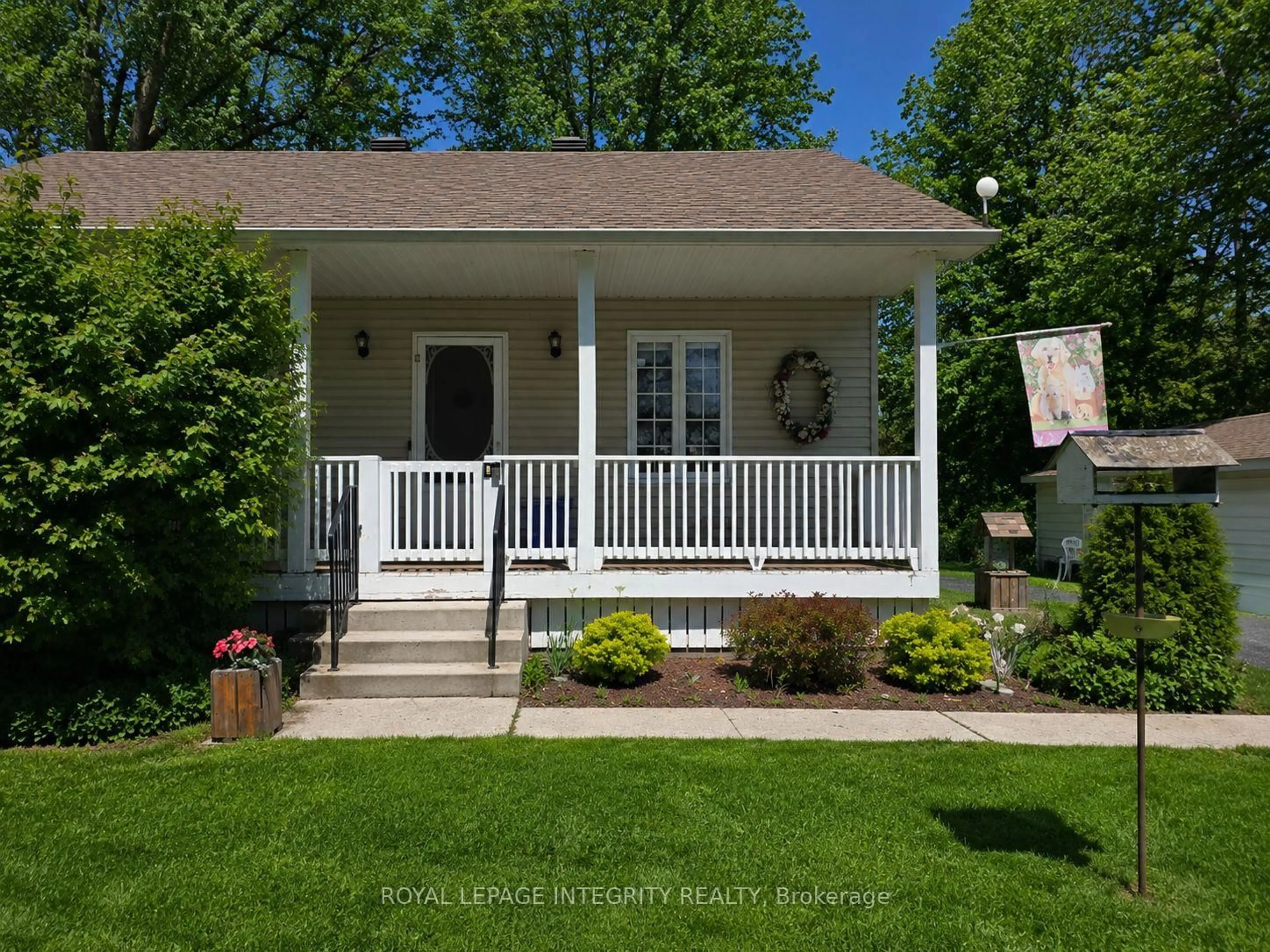 Home with vinyl exterior material, street for 19825 Loyalist Rd, South Glengarry Ontario K0C 2J0