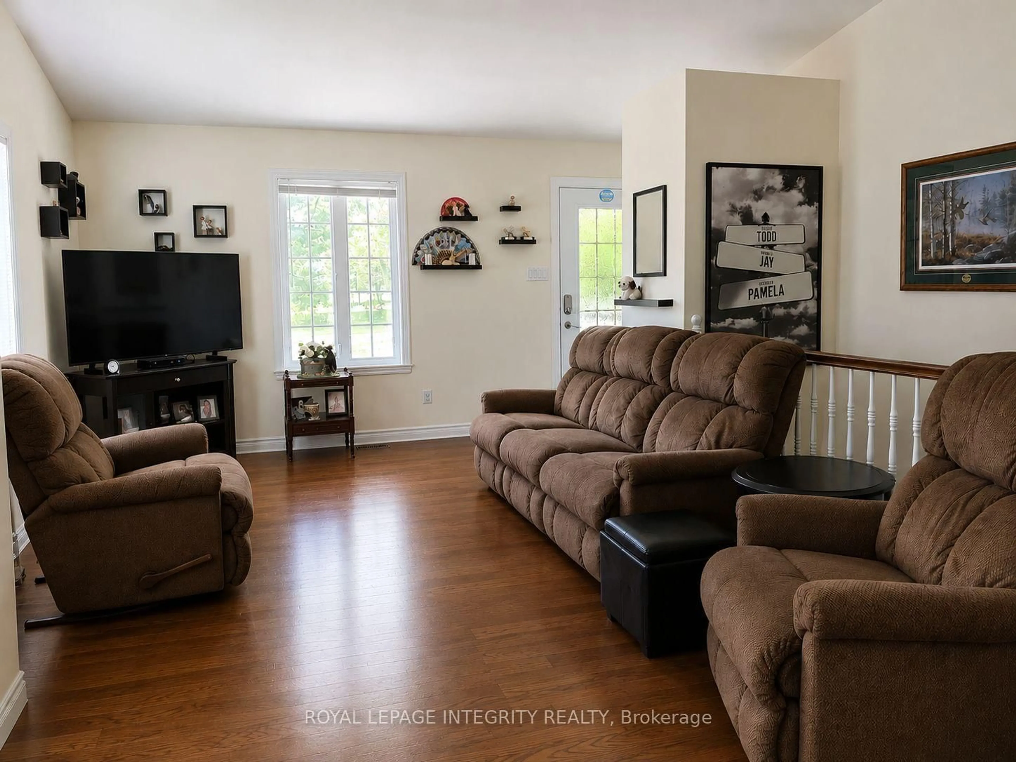 Living room with furniture, unknown for 19825 Loyalist Rd, South Glengarry Ontario K0C 2J0
