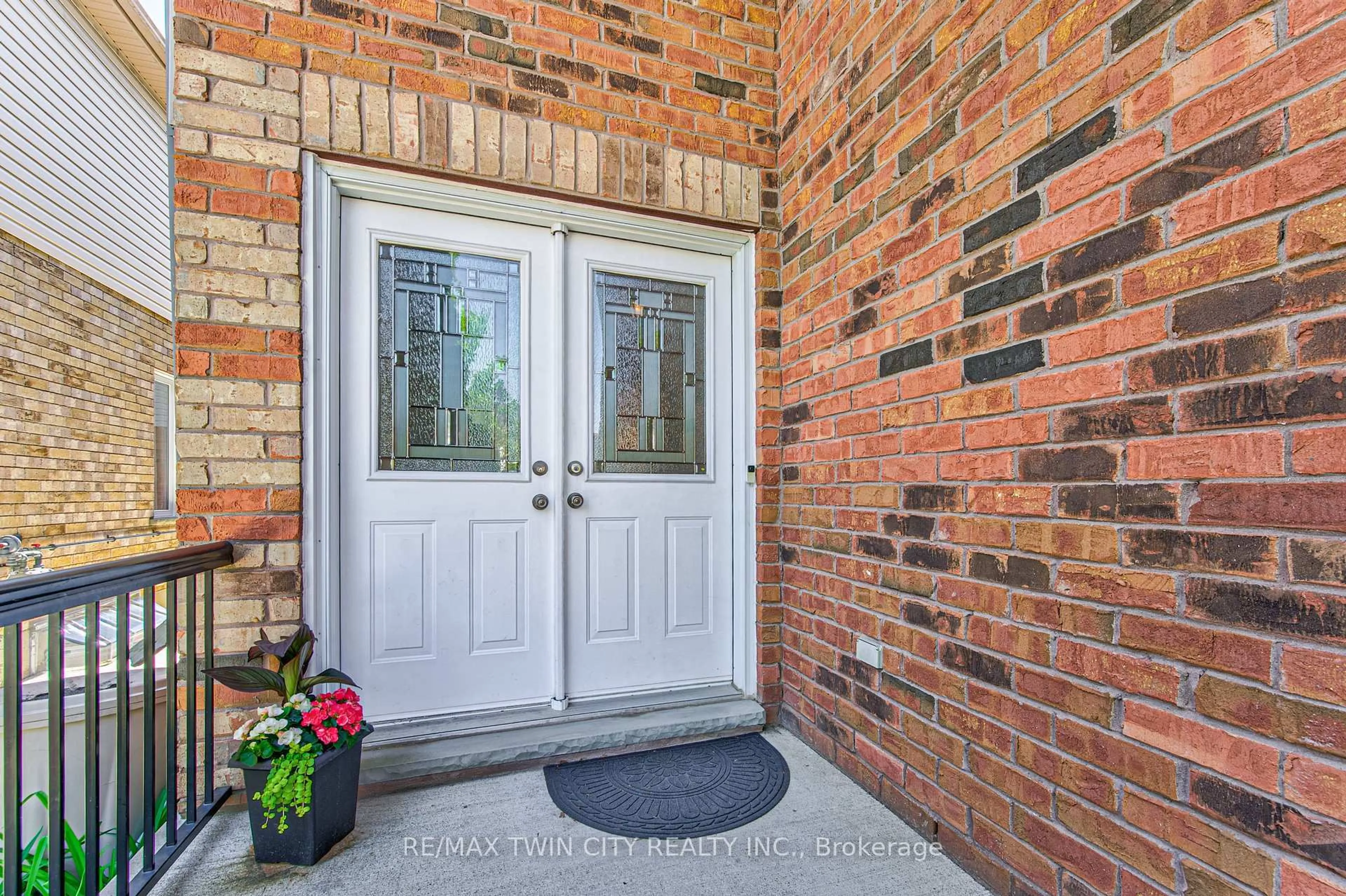 Indoor entryway for 87 Steepleridge St, Kitchener Ontario N2P 2W3