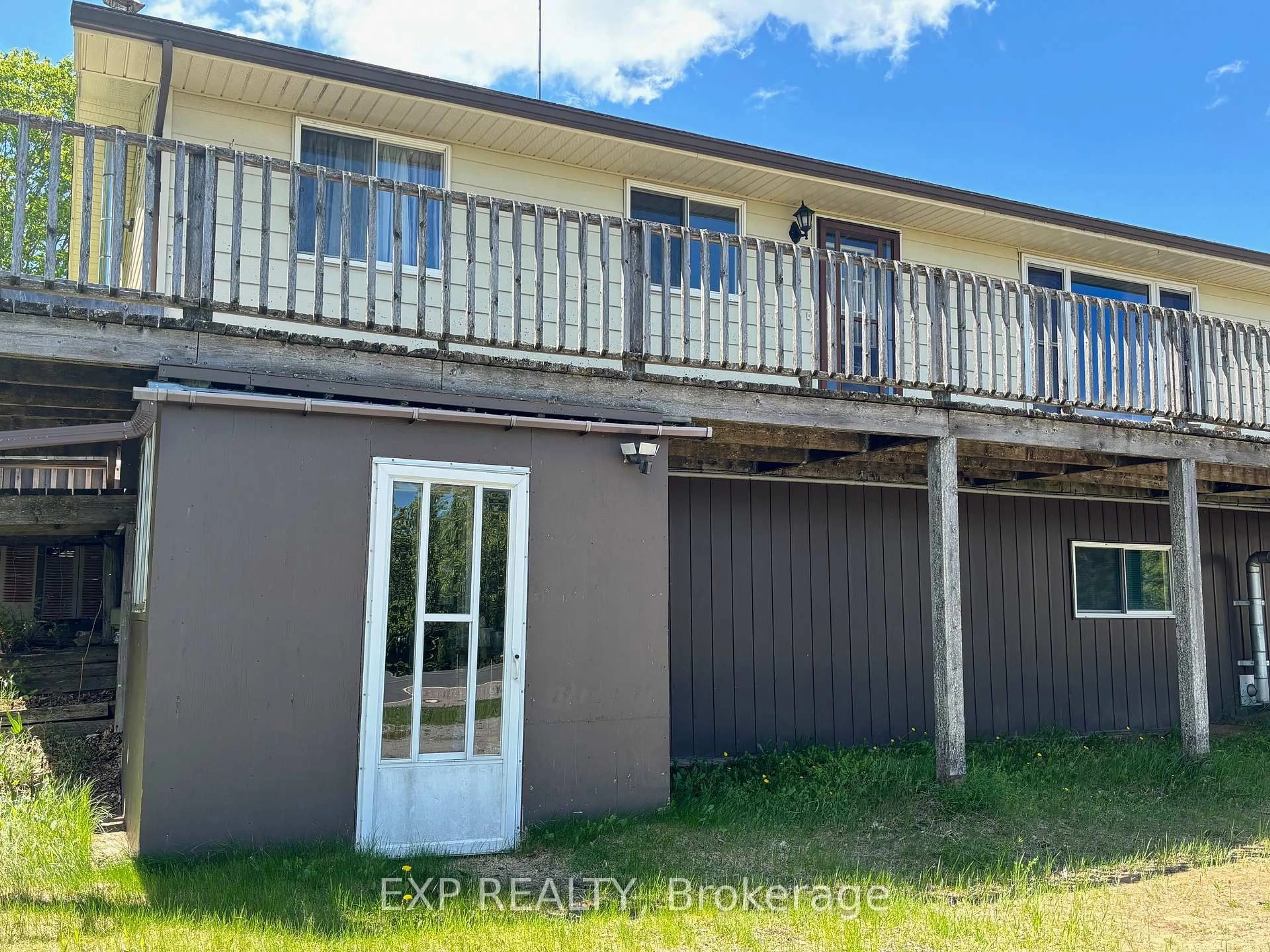 A pic from outside/outdoor area/front of a property/back of a property/a pic from drone, building for 2527 Matawatchan Rd, Griffith Ontario K0J 2R0