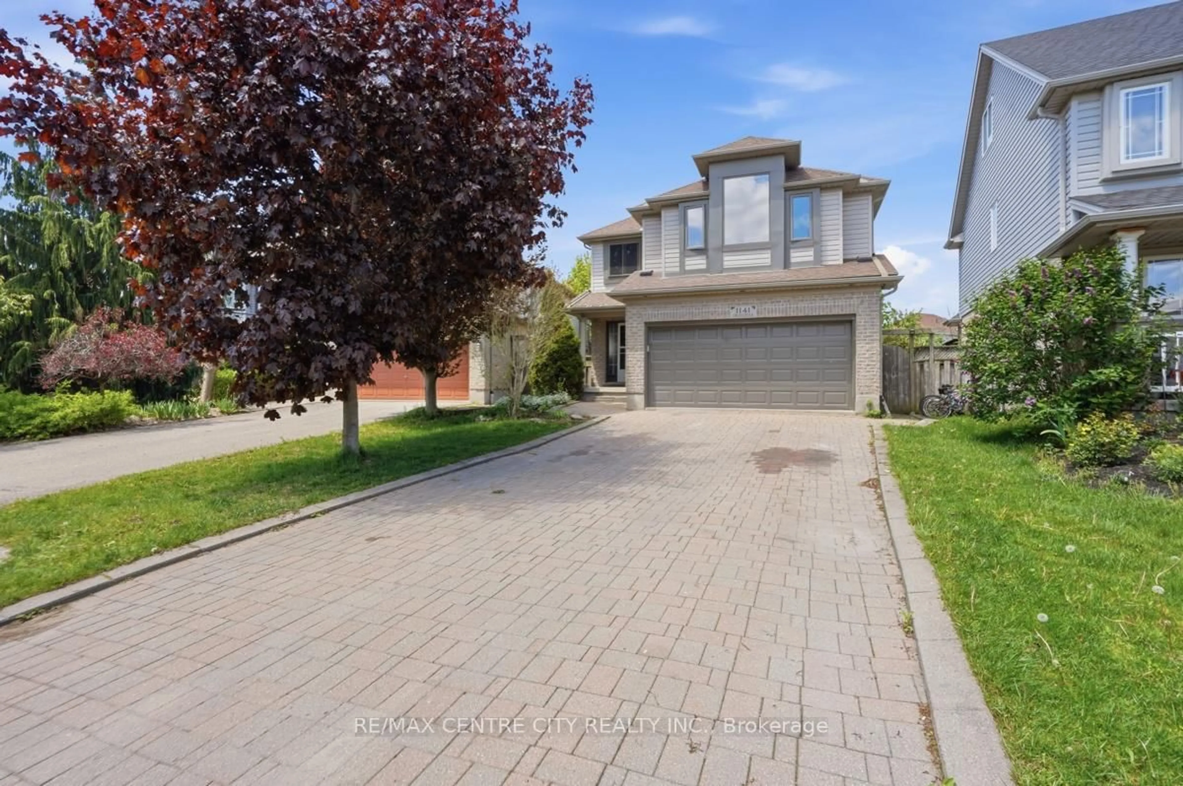 A pic from outside/outdoor area/front of a property/back of a property/a pic from drone, street for 1141 Crosscreek Cres, London East Ontario N5Y 6H6