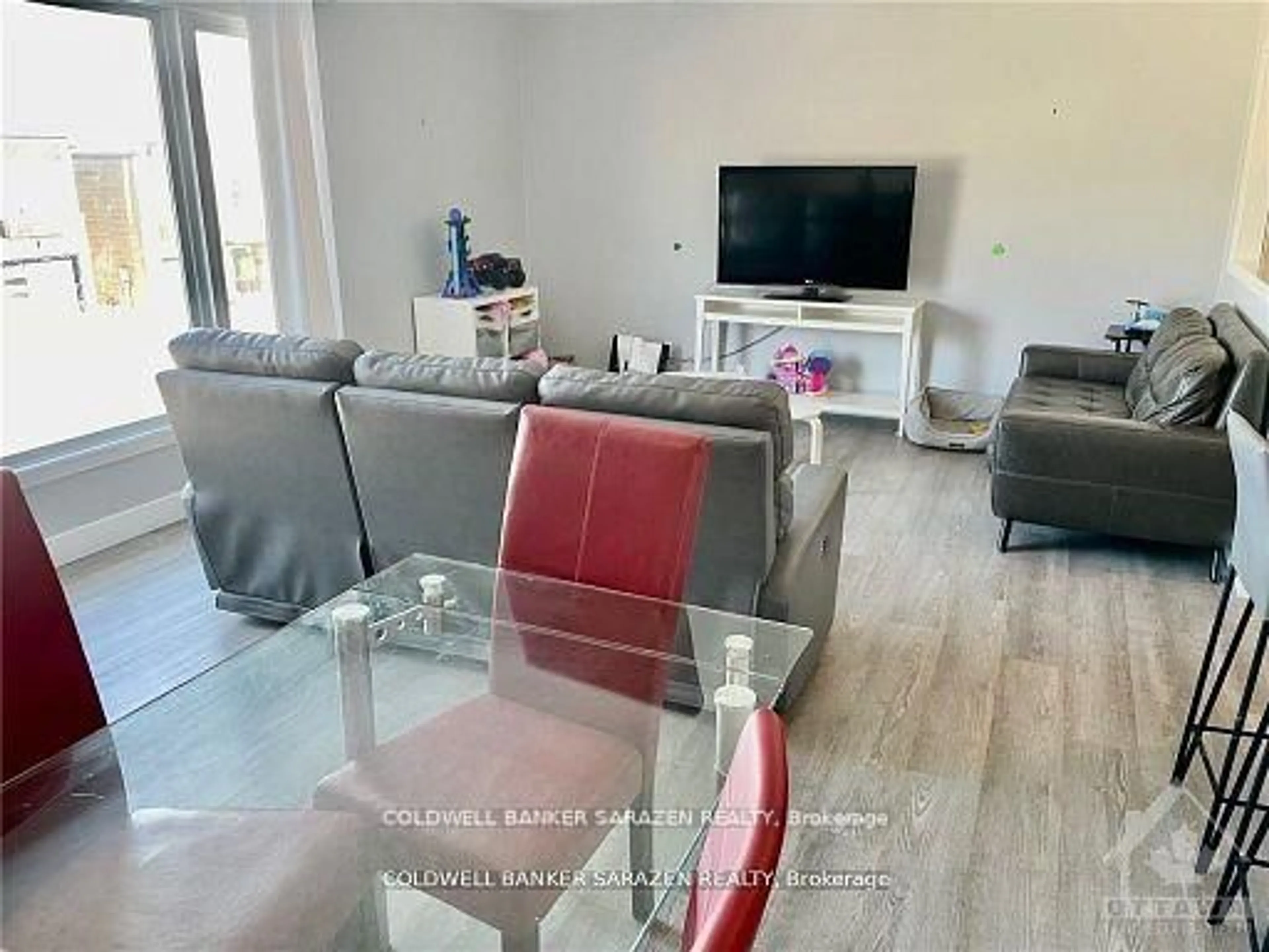 Living room with furniture, unknown for 860 CONNAUGHT Ave, Ottawa Ontario K2B 5M6