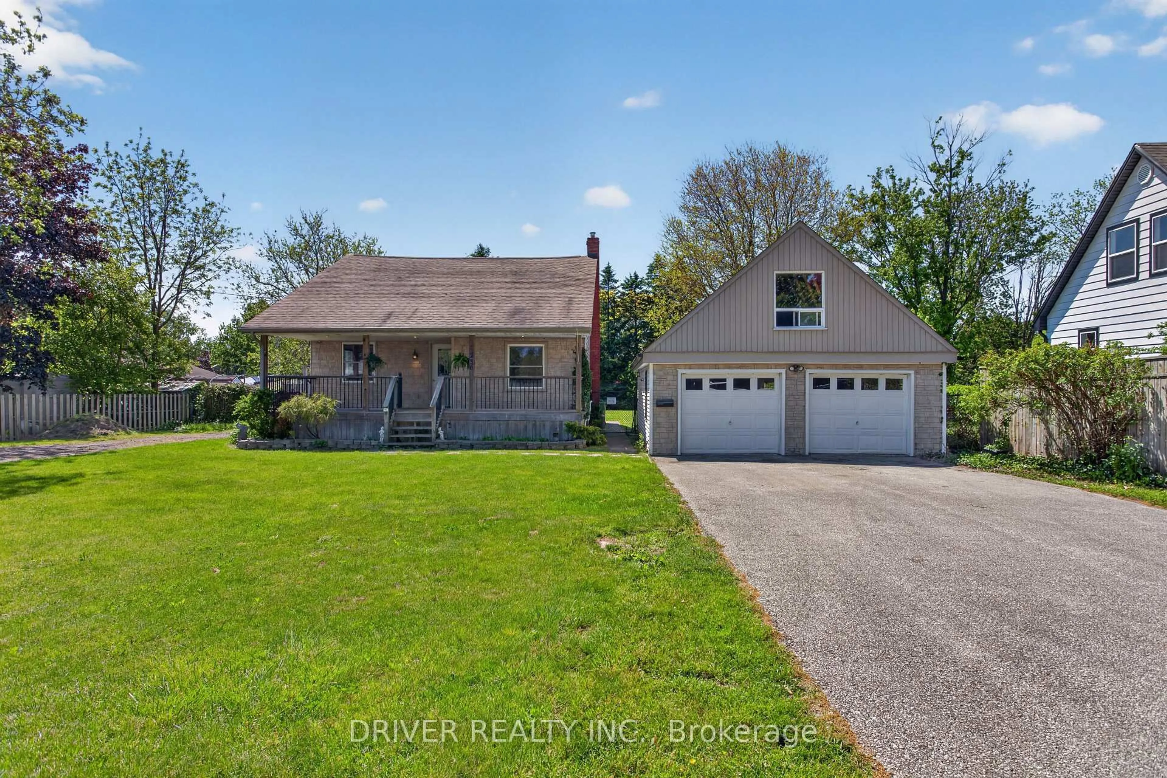 A pic from outside/outdoor area/front of a property/back of a property/a pic from drone, street for 230 Alma St, St. Thomas Ontario N5P 3B8