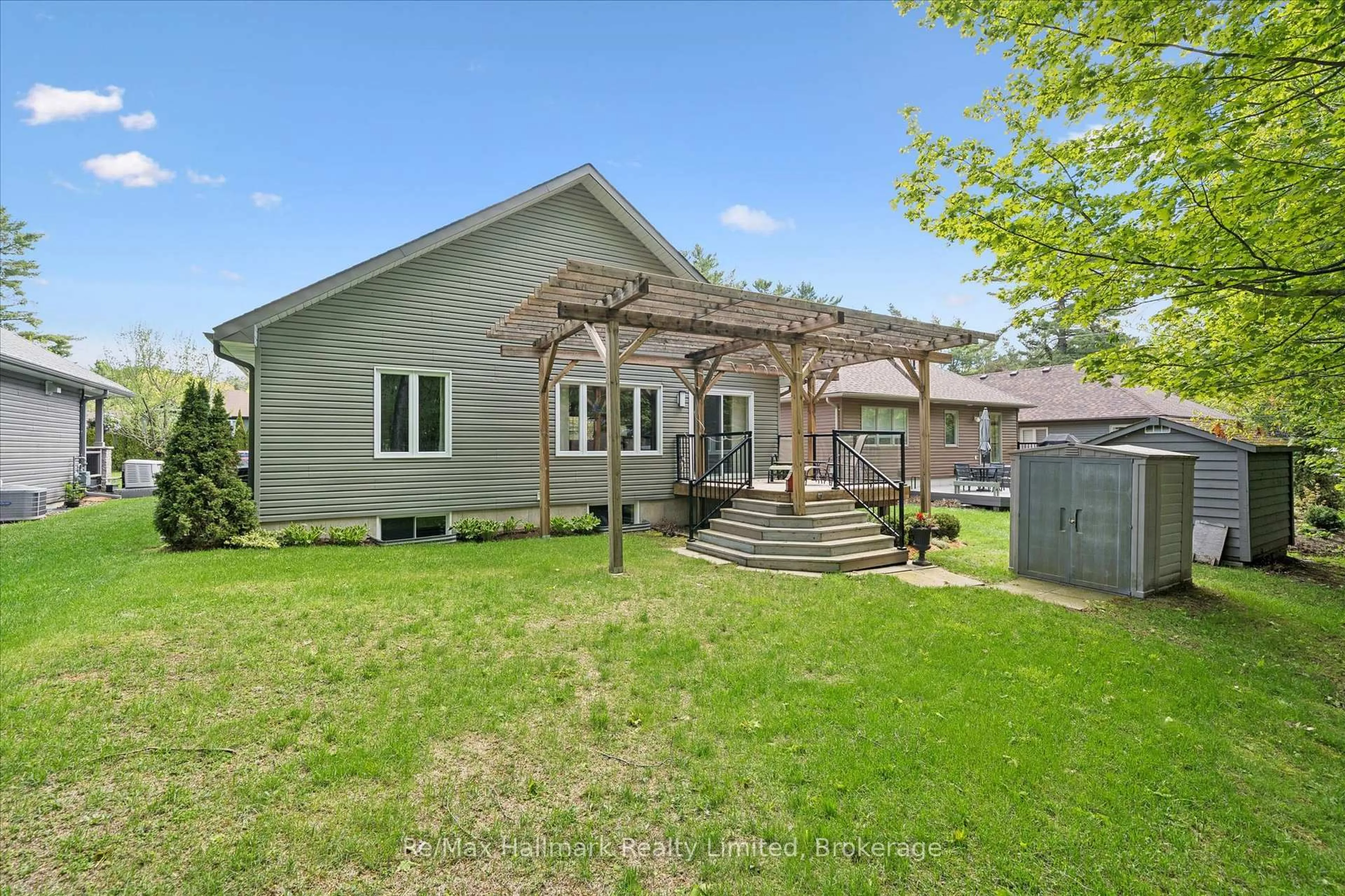Unknown for 7 Stonehenge Crt, Bracebridge Ontario P1L 1N2