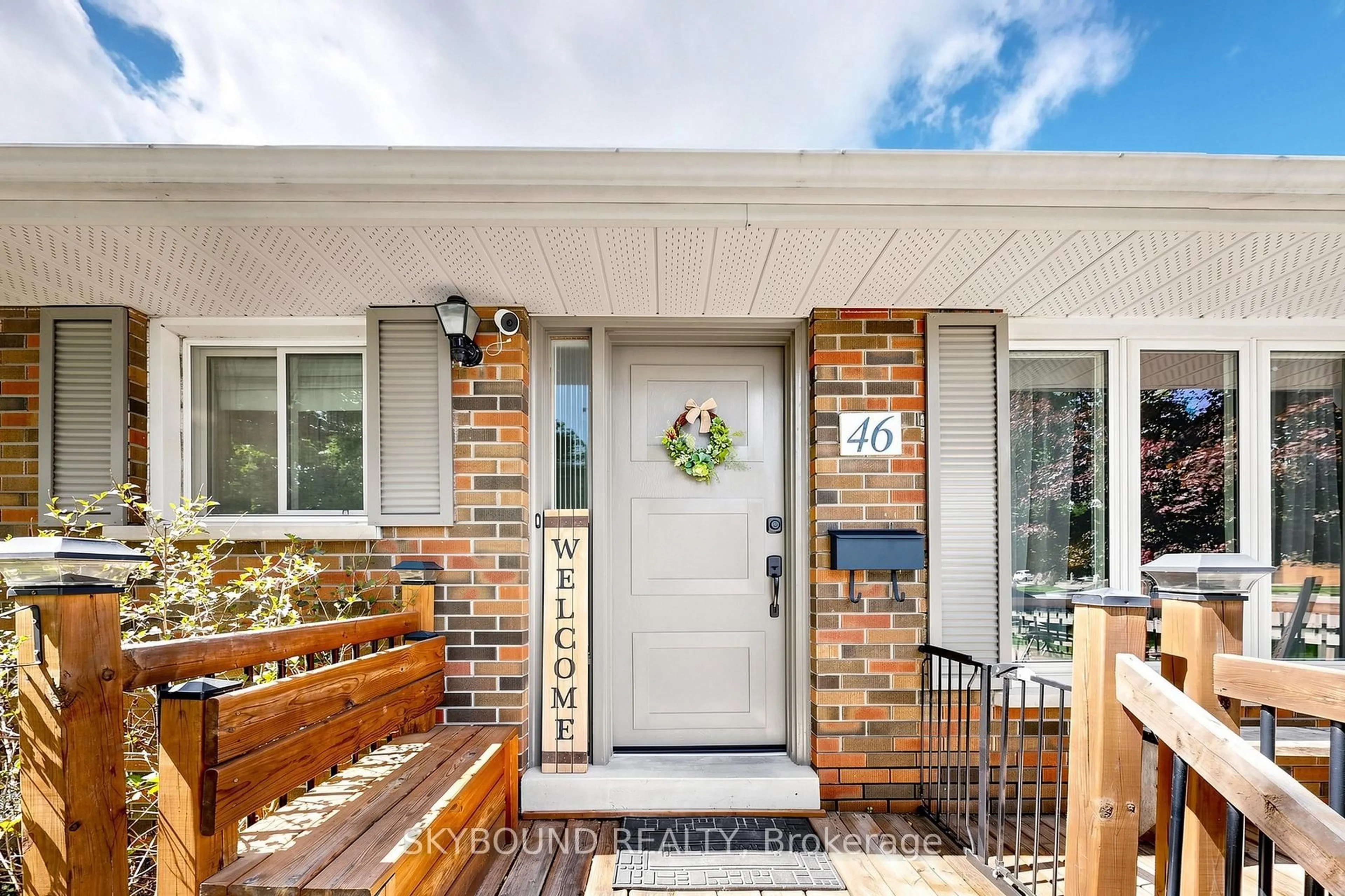 Indoor entryway for 46 Melbourne St, Kawartha Lakes Ontario K9V 1X9