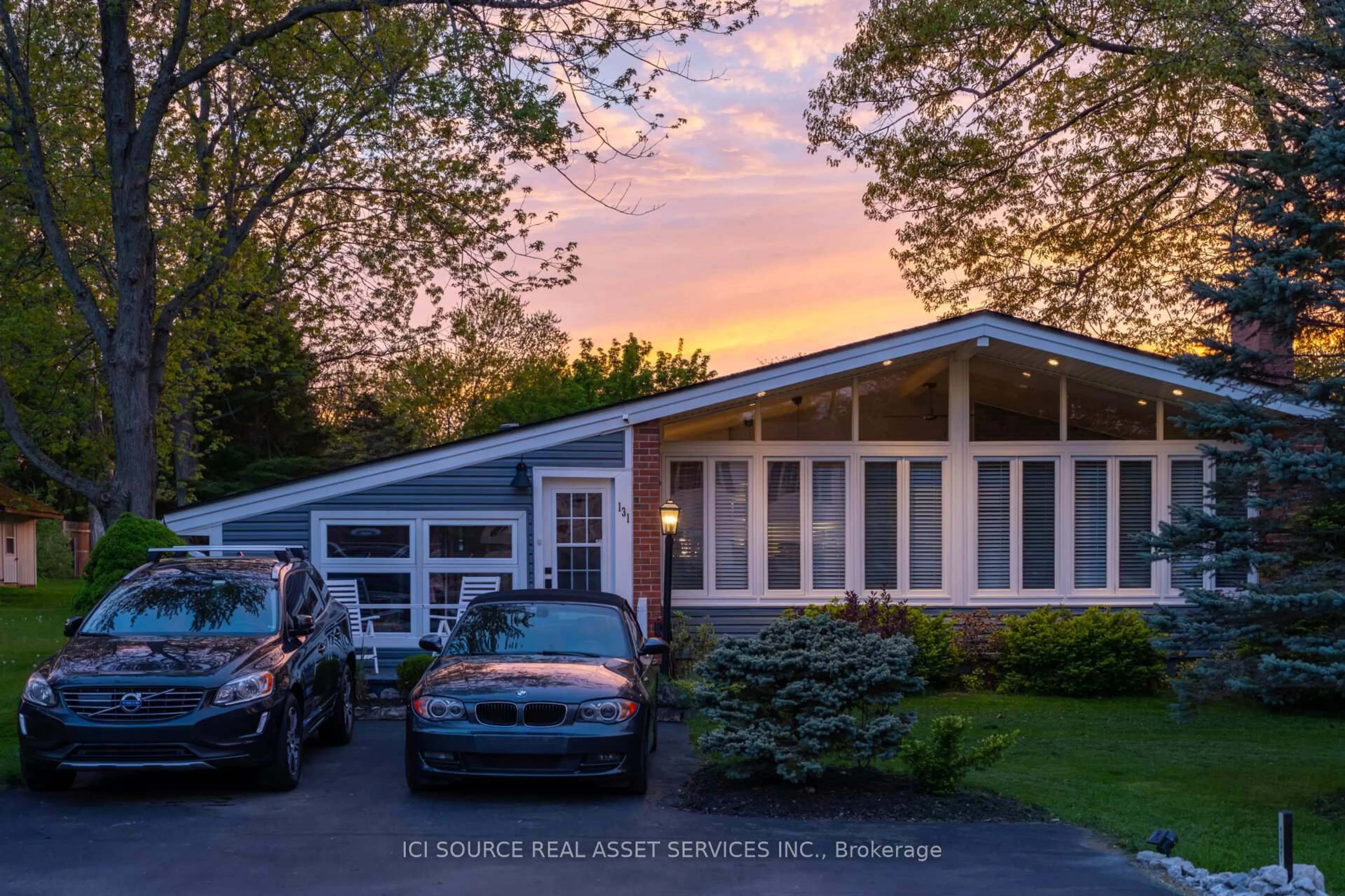Indoor garage for 131 Bernard Ave, Fort Erie Ontario L0S 1N0