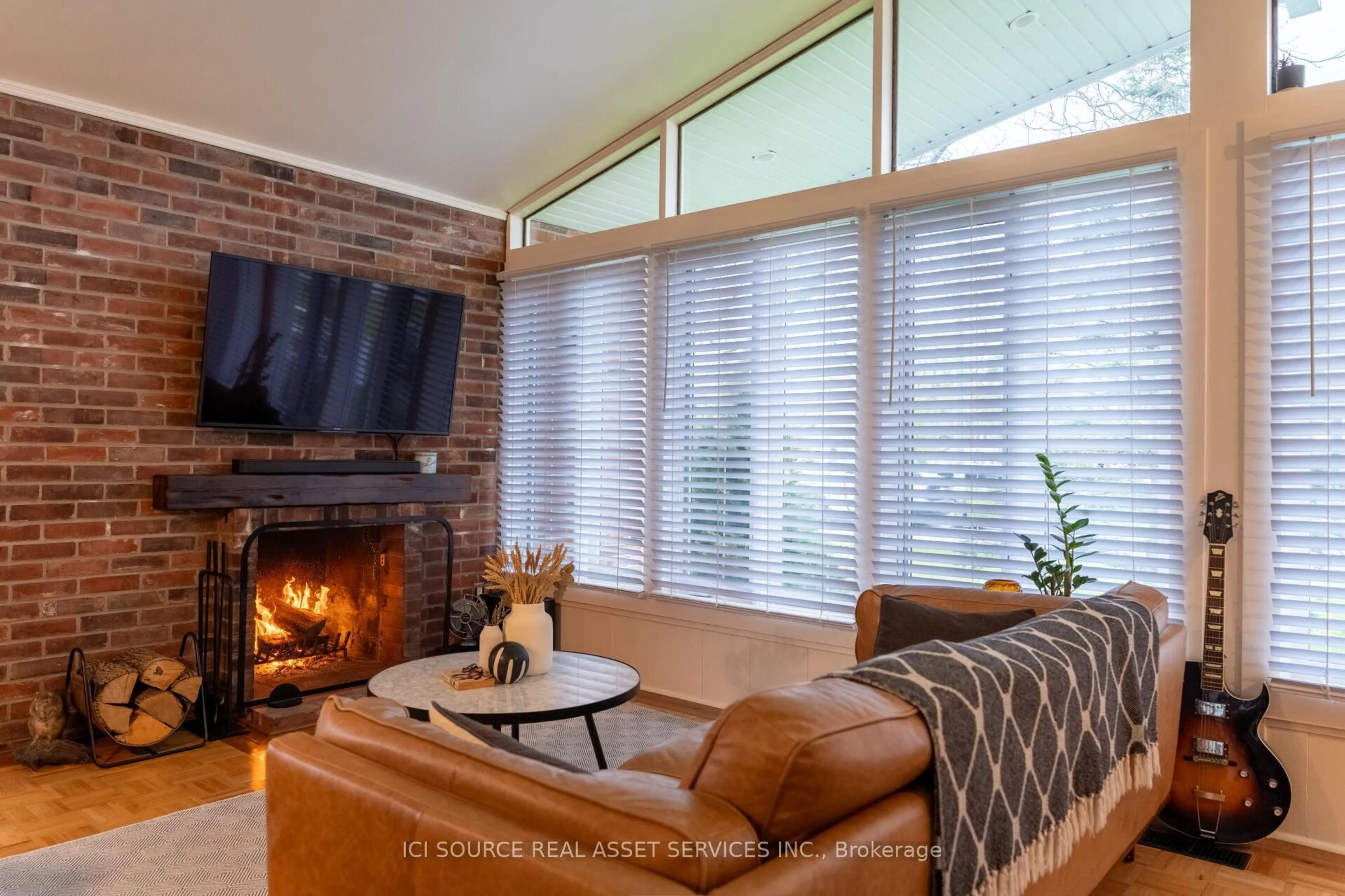 Living room with furniture, unknown for 131 Bernard Ave, Fort Erie Ontario L0S 1N0