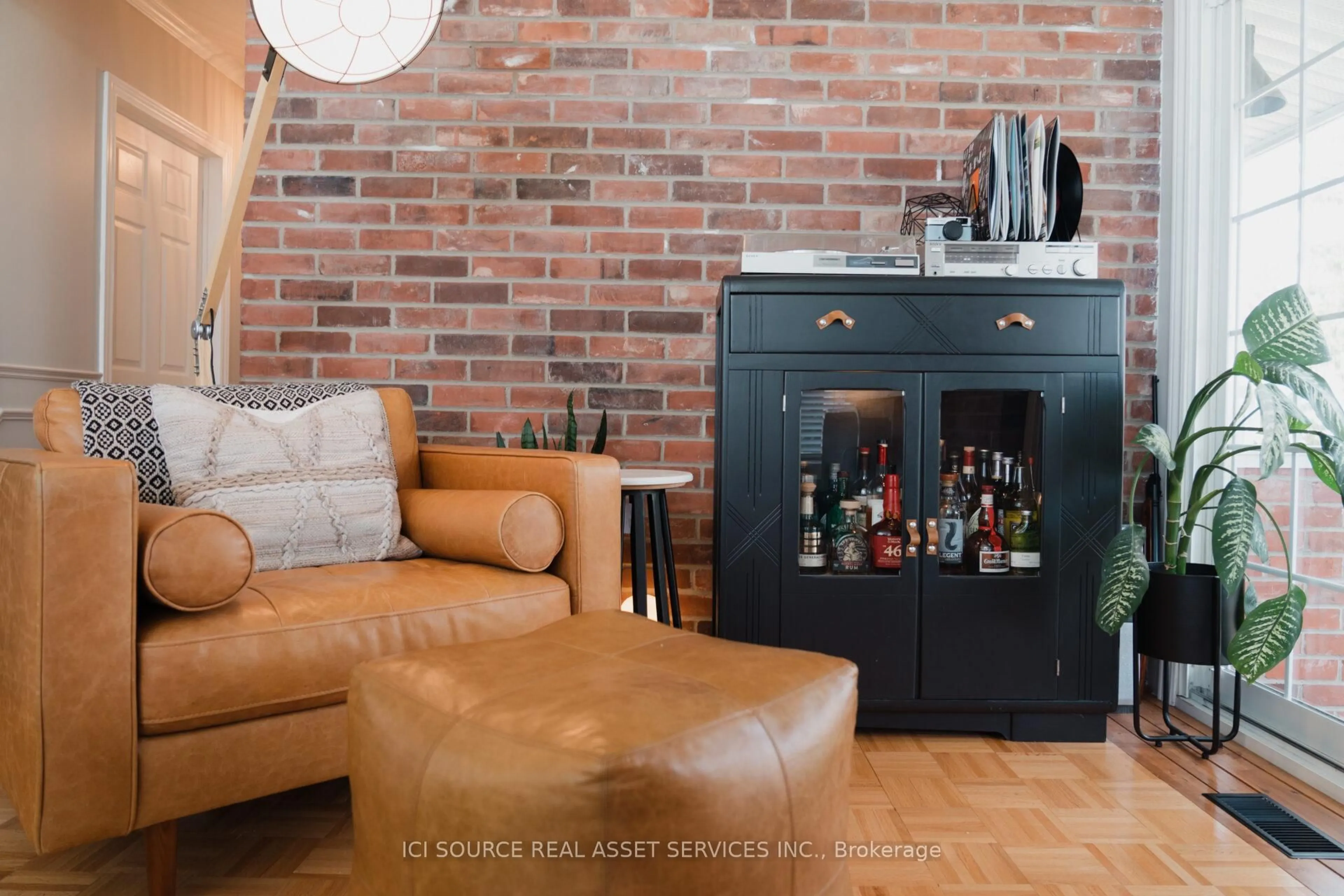 Living room with furniture, unknown for 131 Bernard Ave, Fort Erie Ontario L0S 1N0