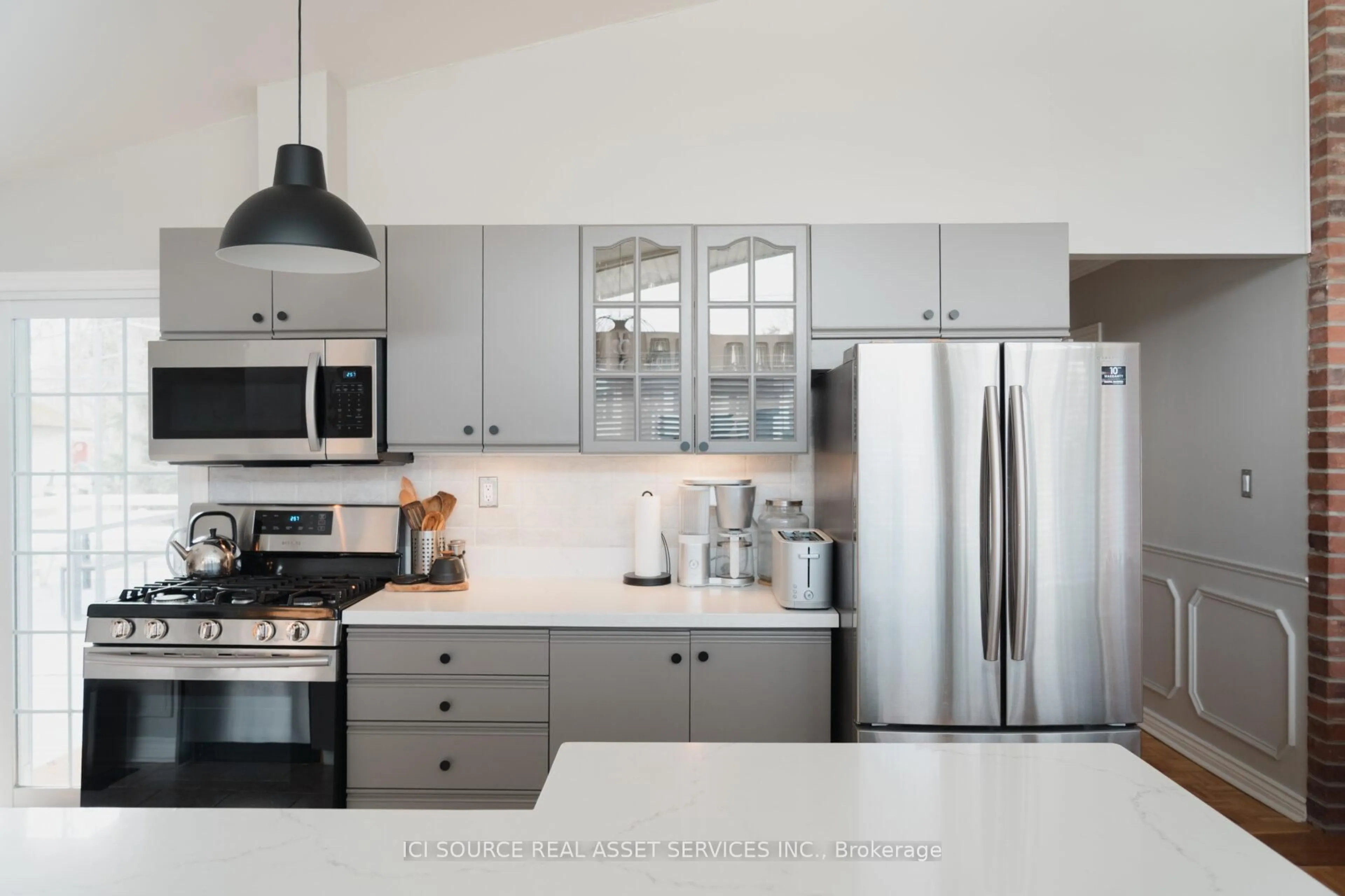 Contemporary kitchen, unknown for 131 Bernard Ave, Fort Erie Ontario L0S 1N0