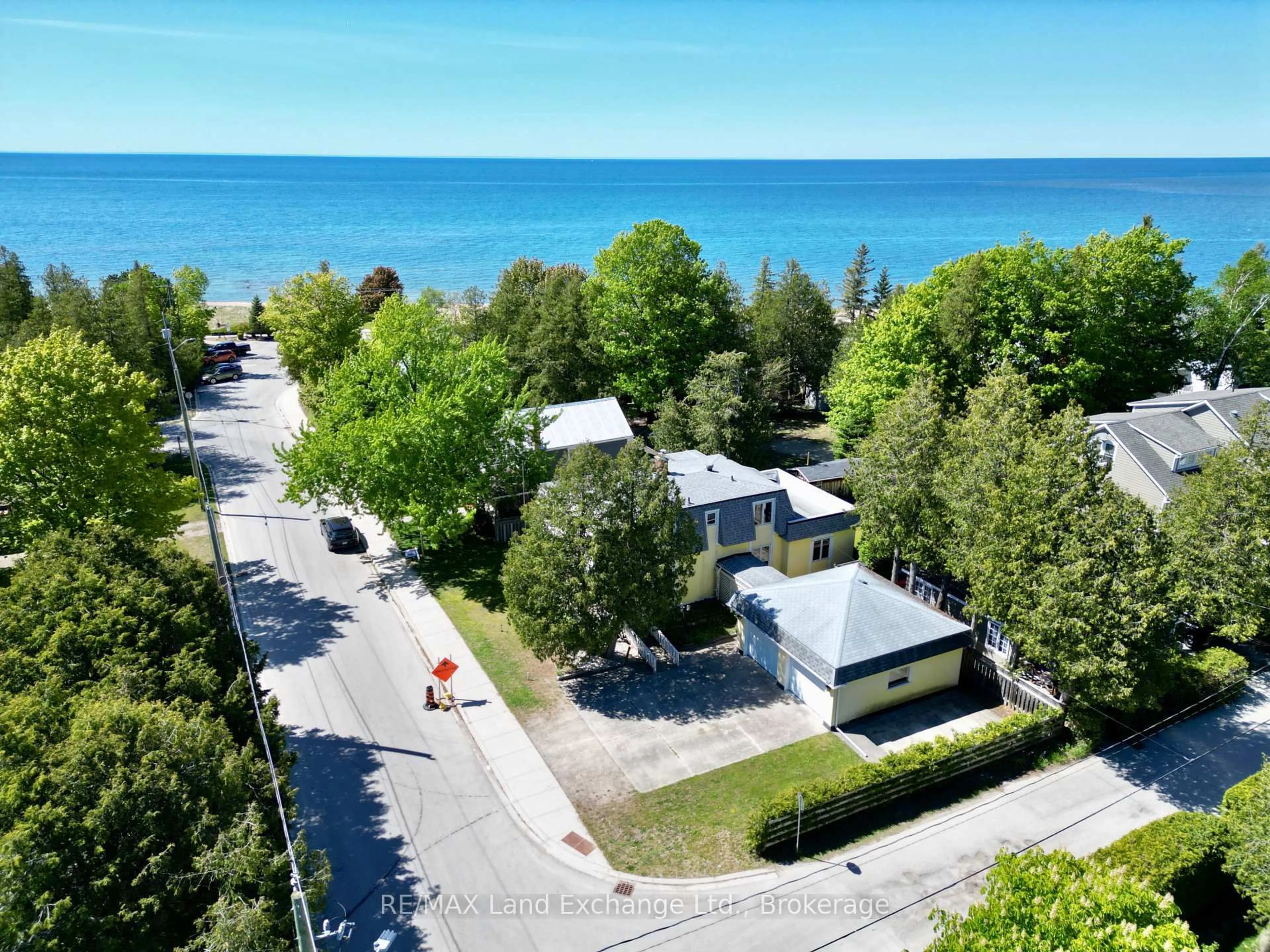 A pic from outside/outdoor area/front of a property/back of a property/a pic from drone, water/lake/river/ocean view for 66 Chantry View Dr, Saugeen Shores Ontario N0H 2L0