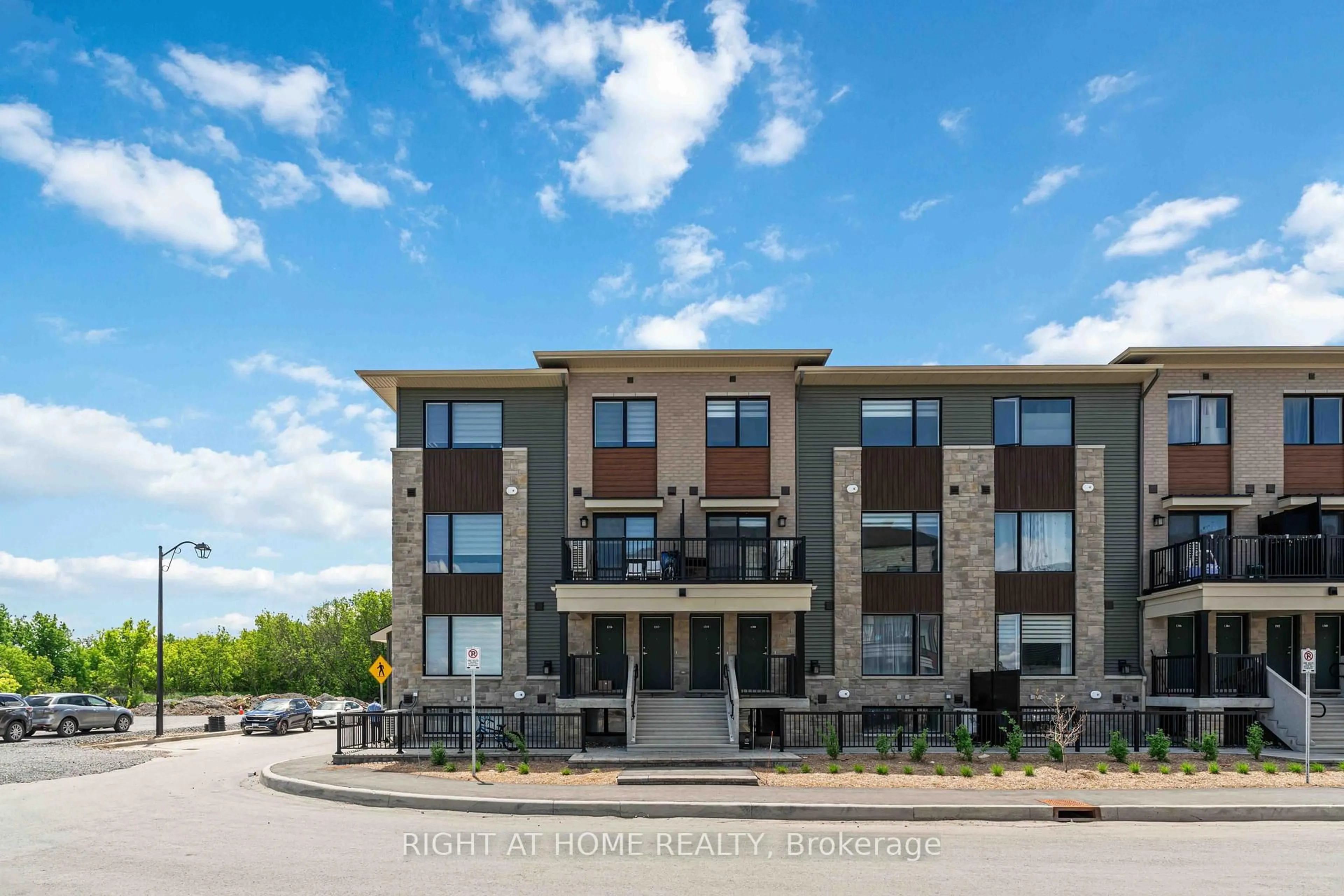 Unknown for 1310 Creekway Private, Kanata Ontario K2T 0T1