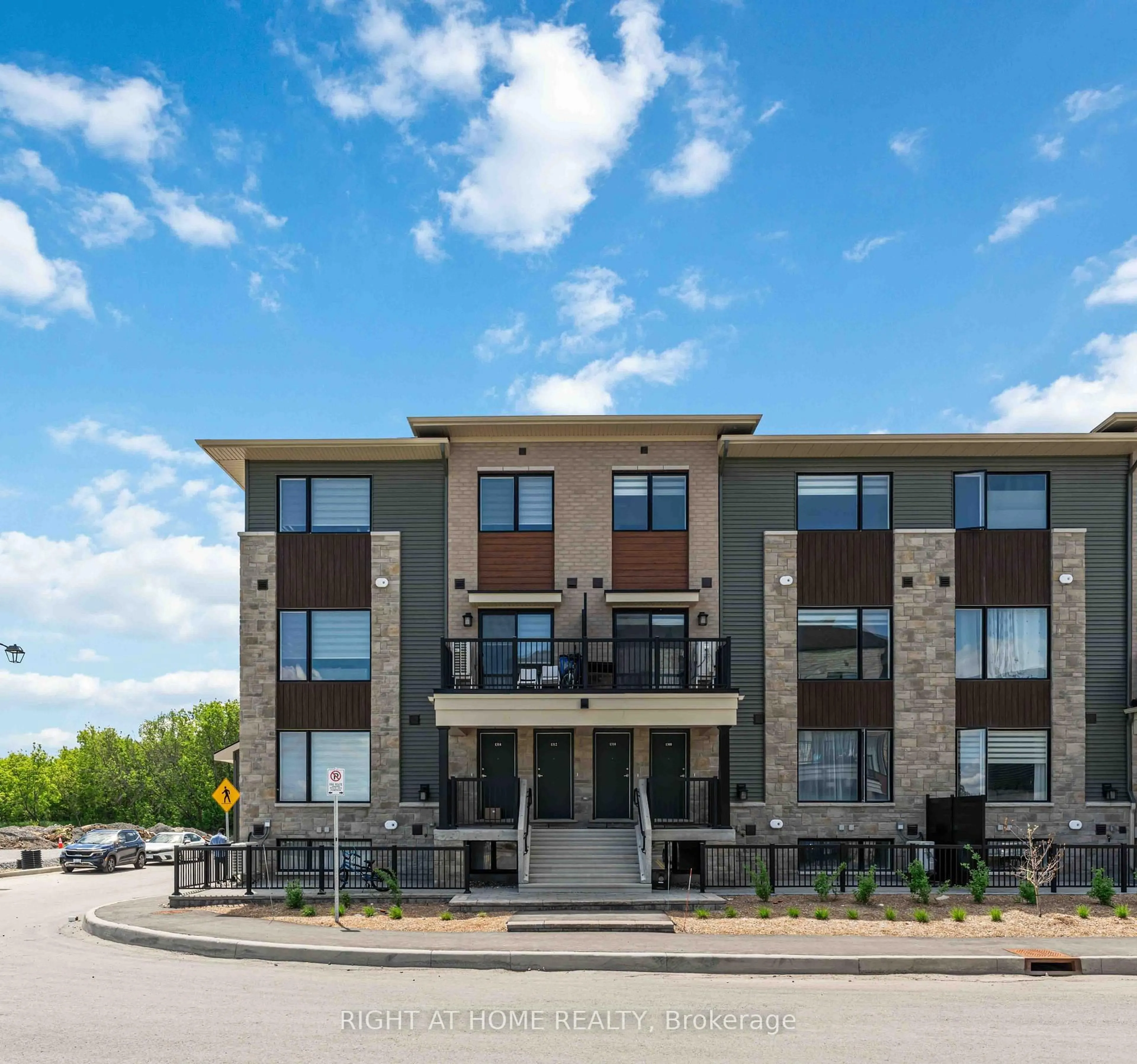 Home with brick exterior material, building for 1310 Creekway Private, Kanata Ontario K2T 0T1
