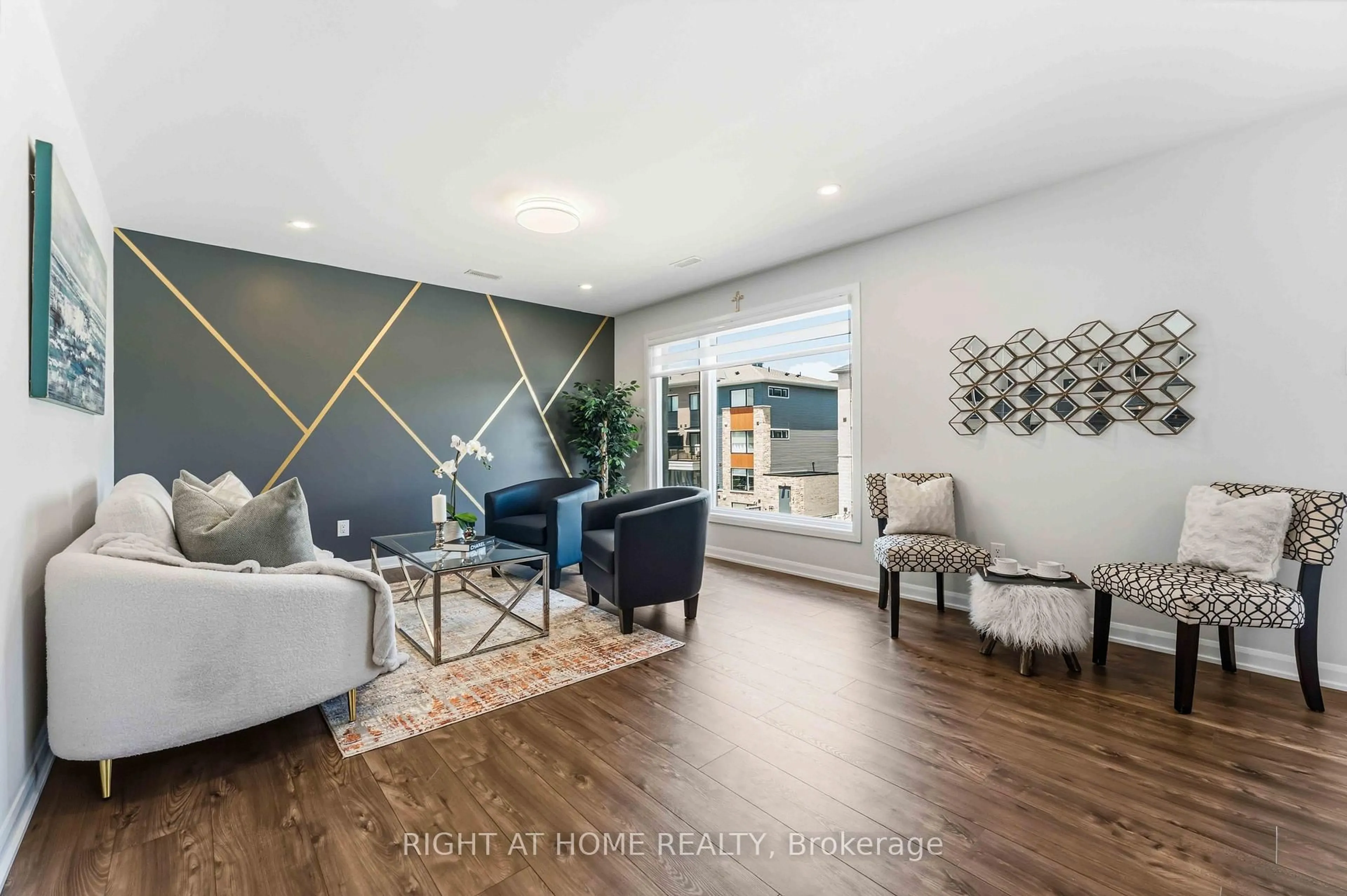 Living room with furniture, unknown for 1310 Creekway Private, Kanata Ontario K2T 0T1